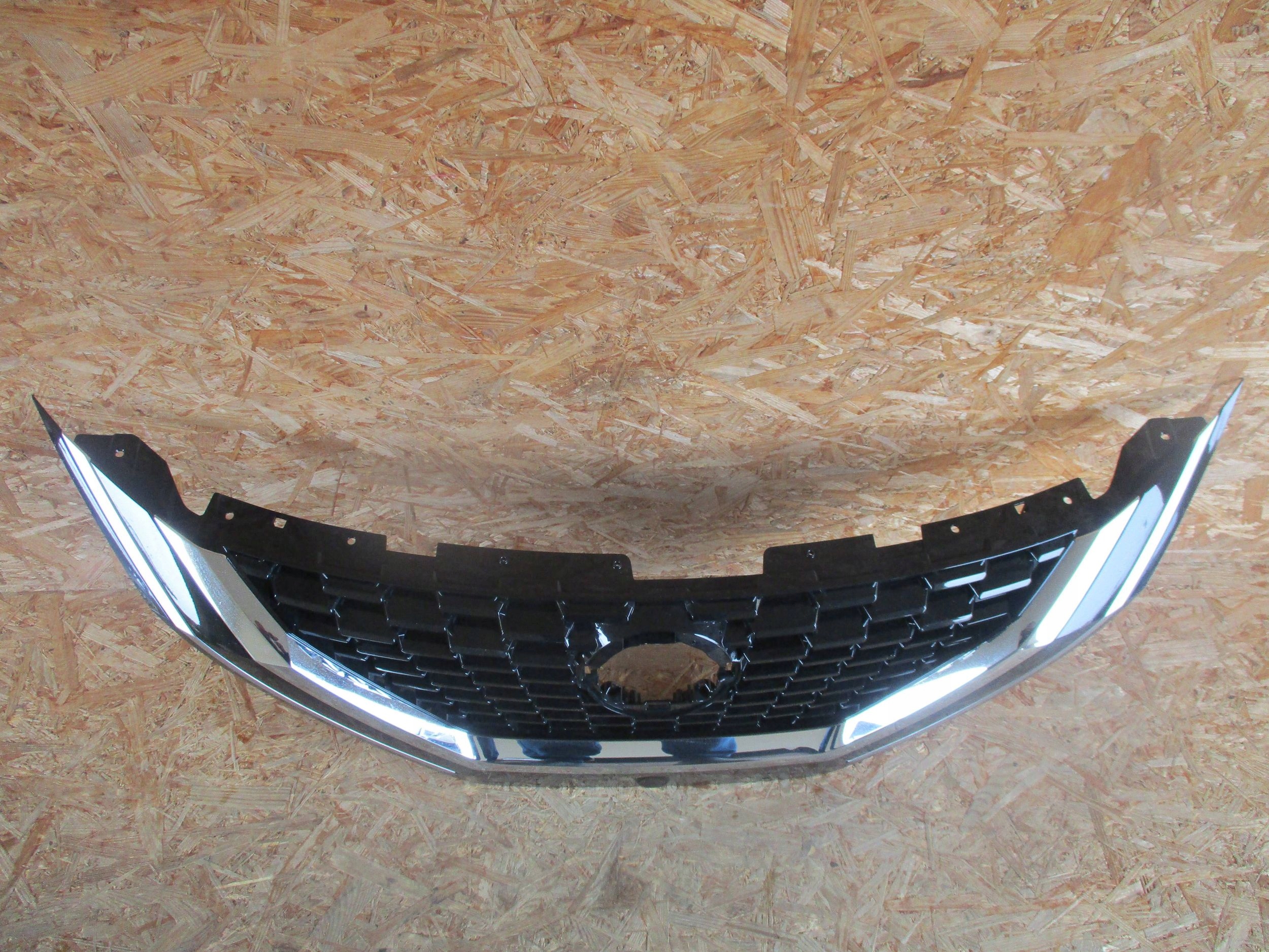 Grille NISSAN QASHQAI J12