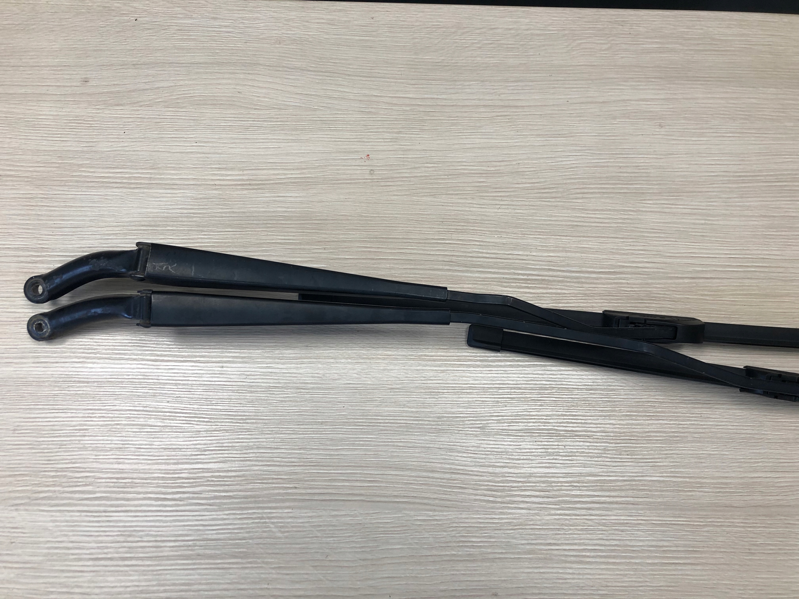 8624246 8624269 - Важіль склоочисника VOLVO S60 V70 XC70 лівий і правий