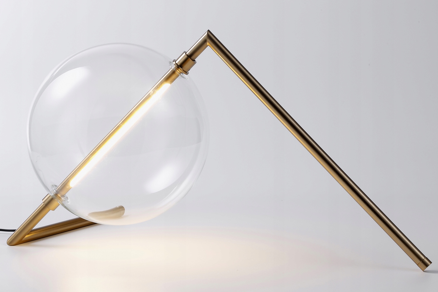 Dizajnová zlatá stolová lampa s Led bublinkovým tienidlom do kancelárie Amore