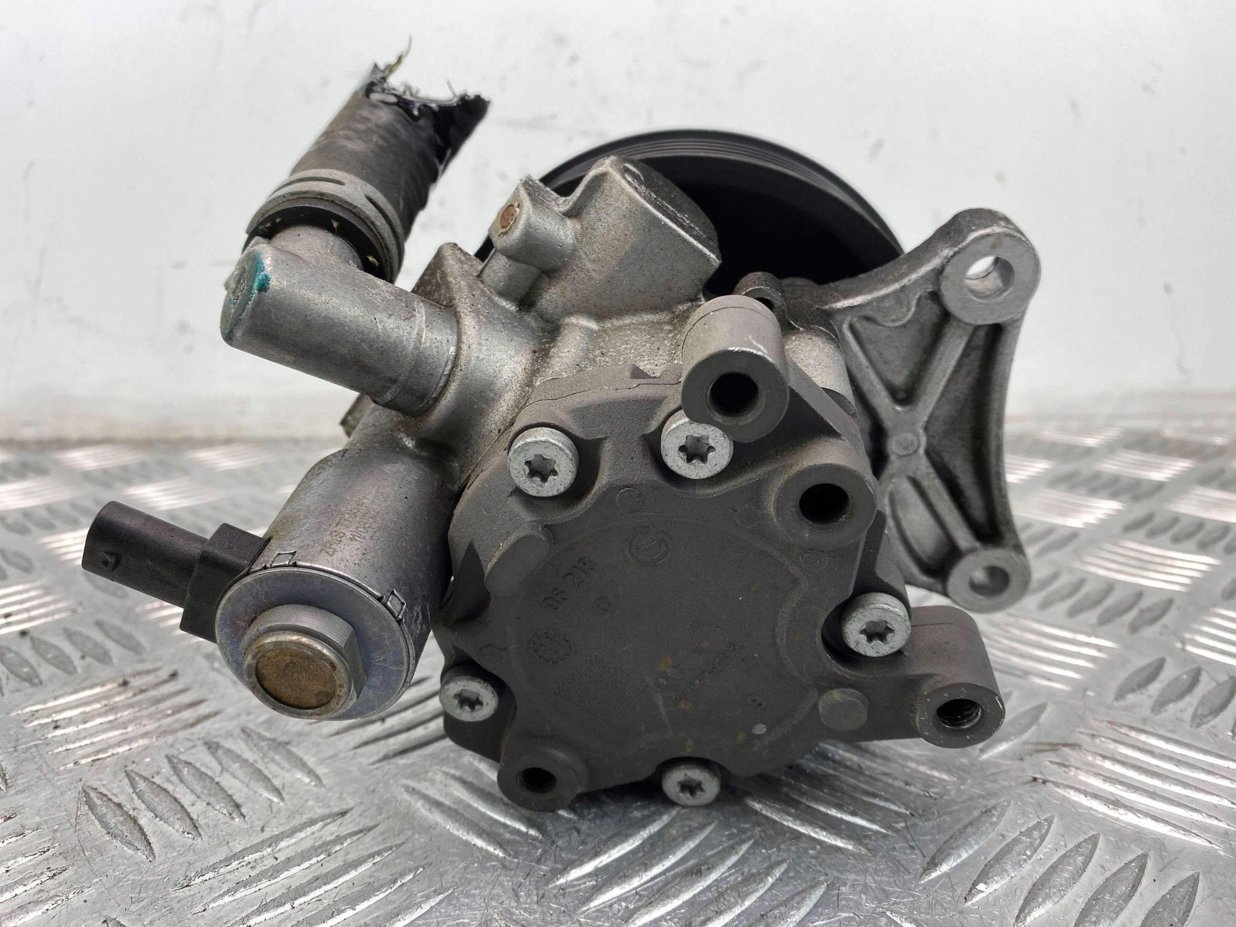 Mercedes C KLASA W204 W212 1.8 CGI servo pump A0064667501