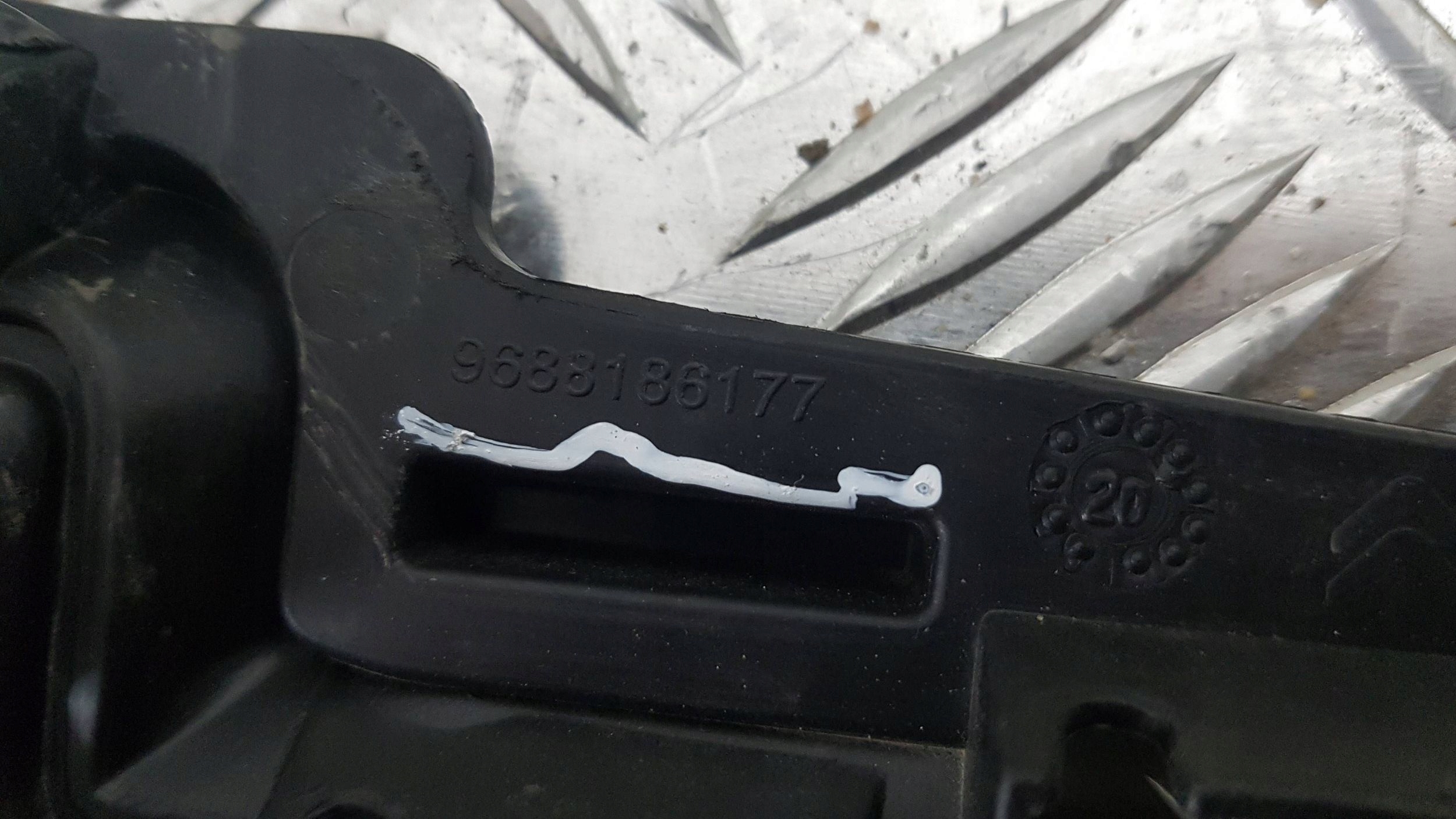 решетка радиатора CITROEN DS4 9688186177