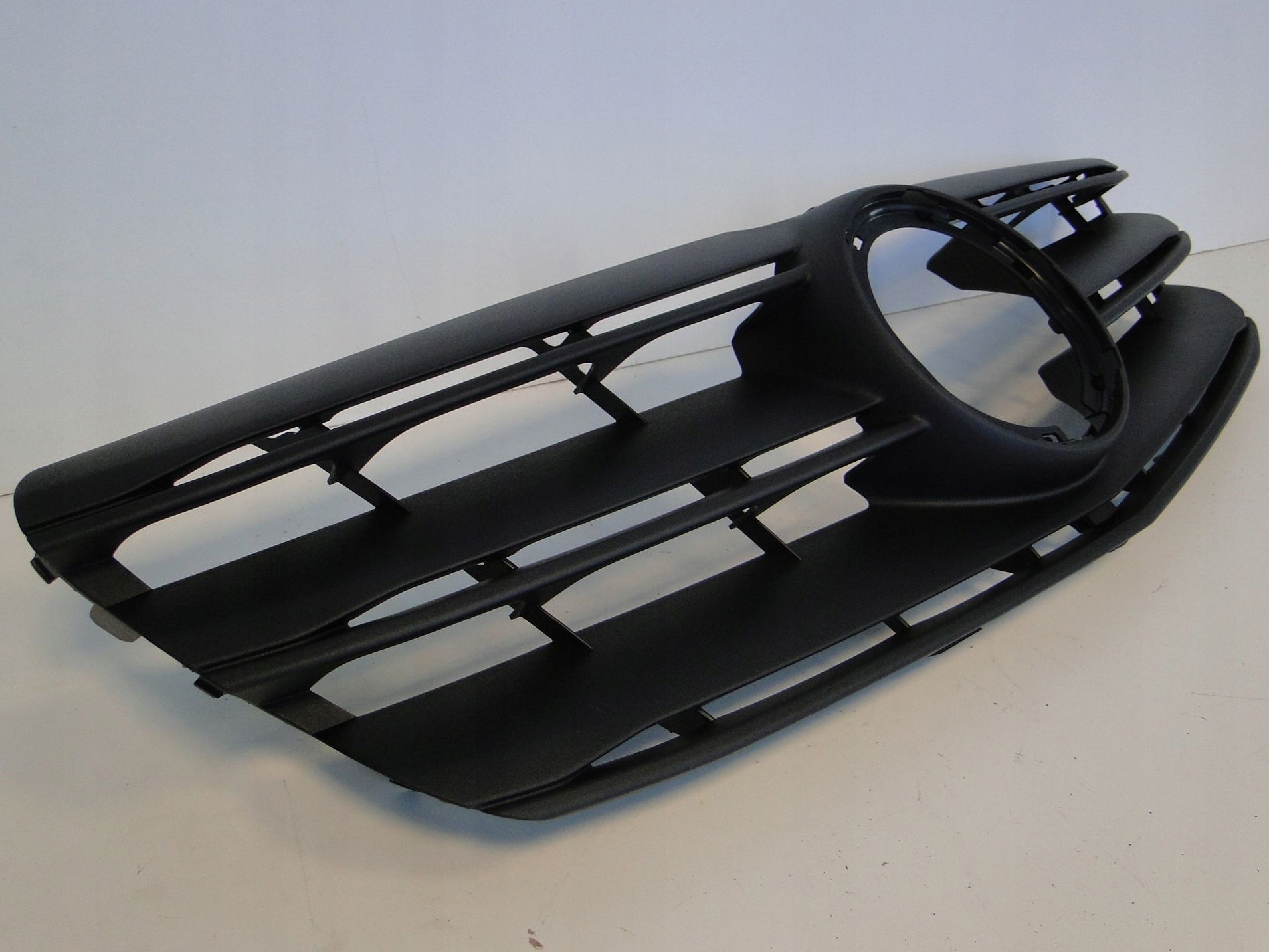 MERCEDES VITO W447 447 LIFT GRILL ATRAPA DISTRONIC Strona zabudowy przód