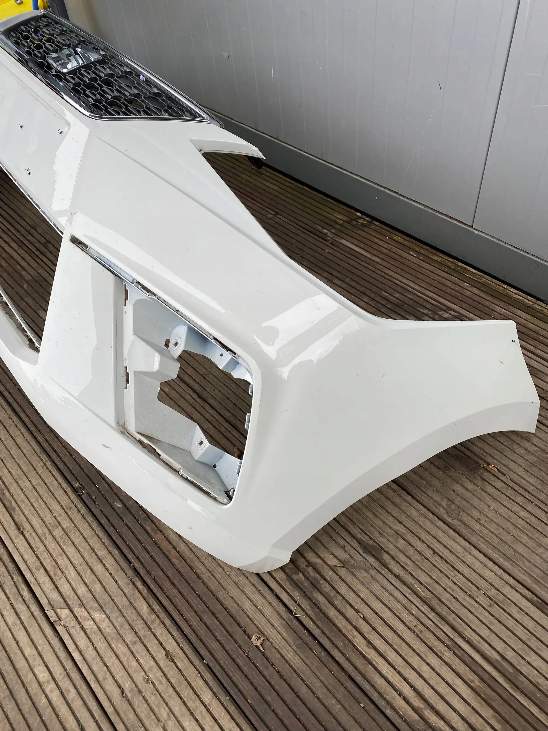 SEAT IBIZA V 6F bumper SKORUPA front grill