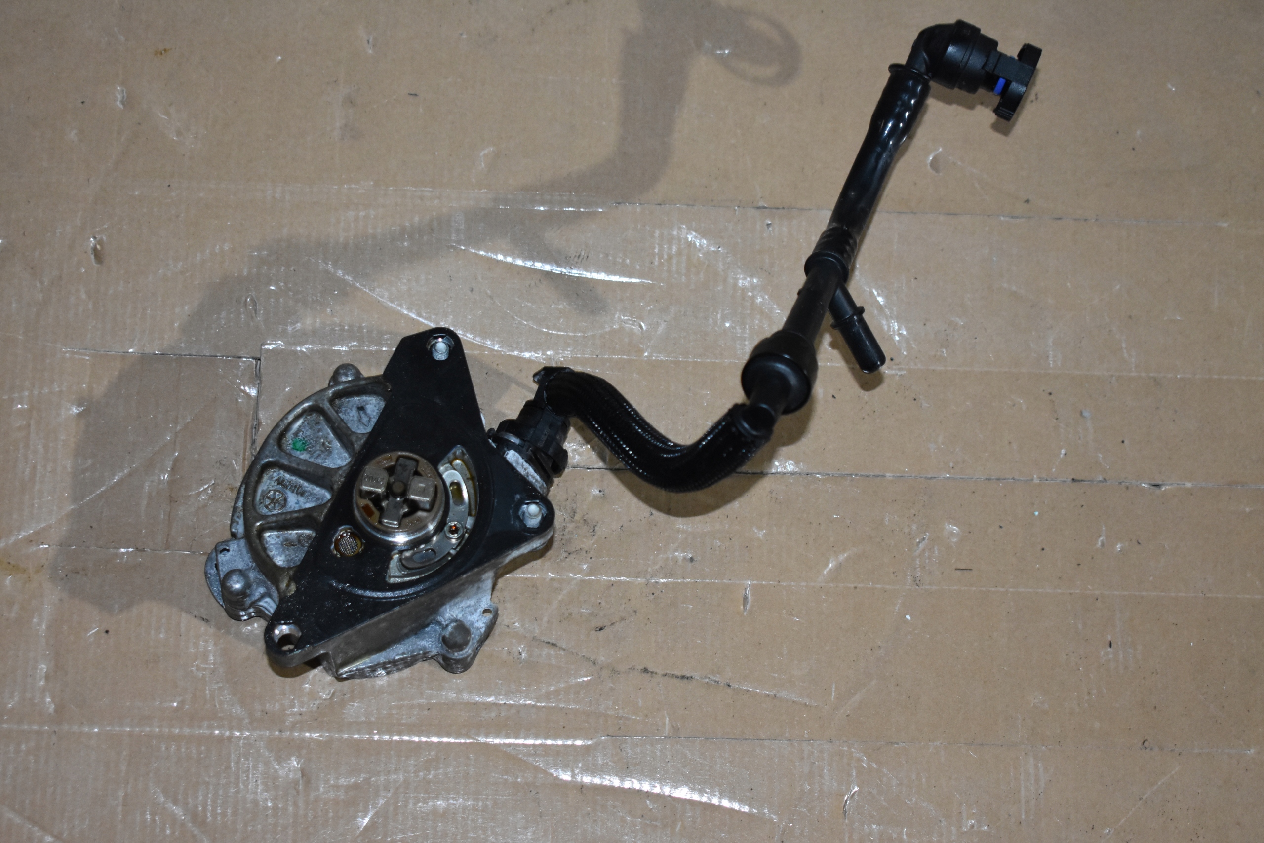 IDEALNA Pompa VACUUM MERCEDES W206 W214 1