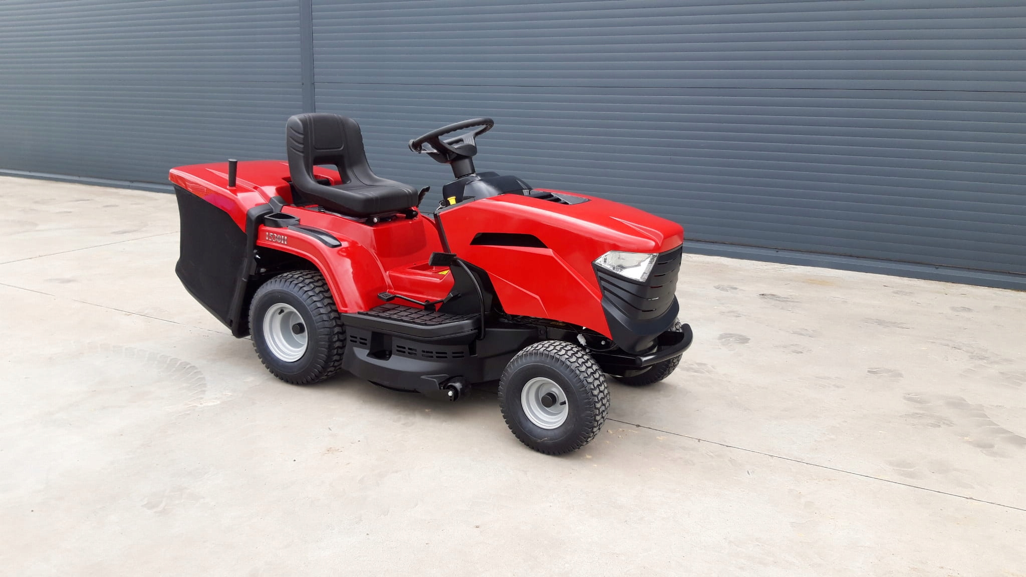 TRAKTOREK OGRODOWY BARAS 84 HYDRO POWERED BY STIGA 384 GWARANCJA Pojemność silnika 432 cm³