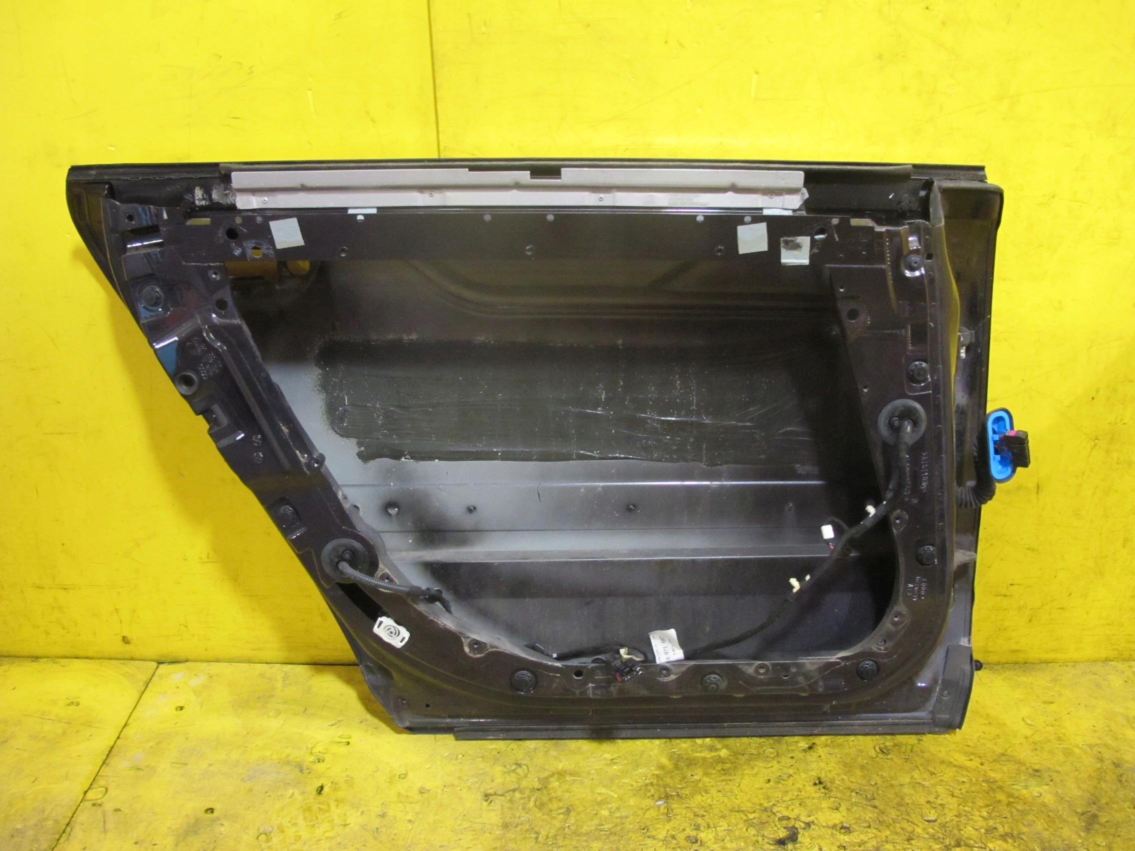 AUDI A8 D3 4E 02- door side left rear part LZ7Q 106cm