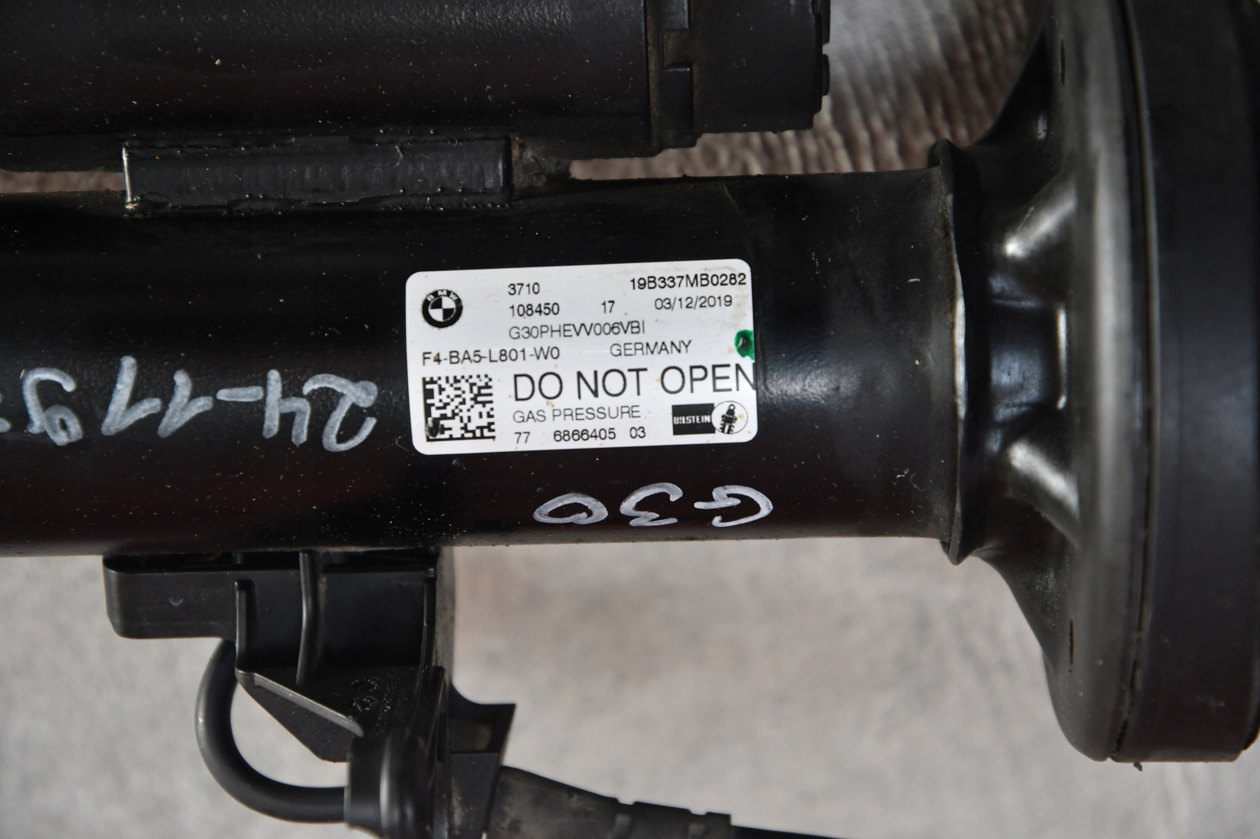 shock absorber left front BMW 5 G30 530e 530eX 6866405