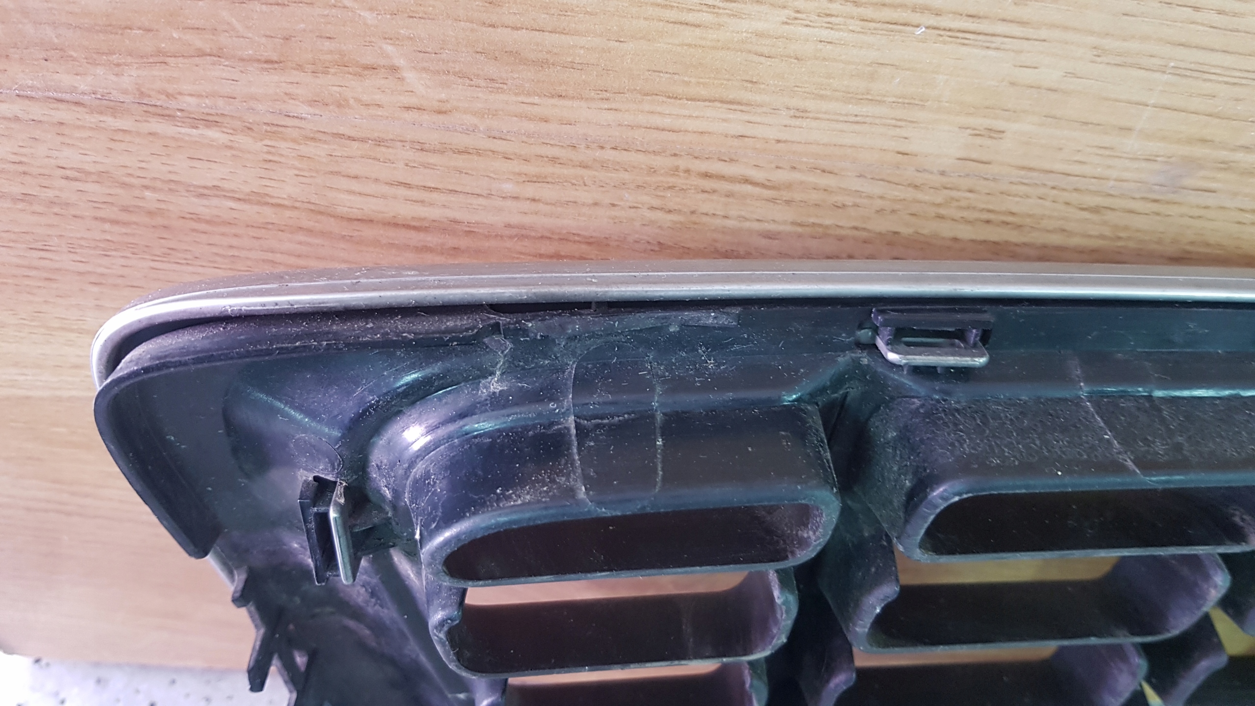 VOLVO V70 R - DESIGNE 2007 - GRILLE D 99