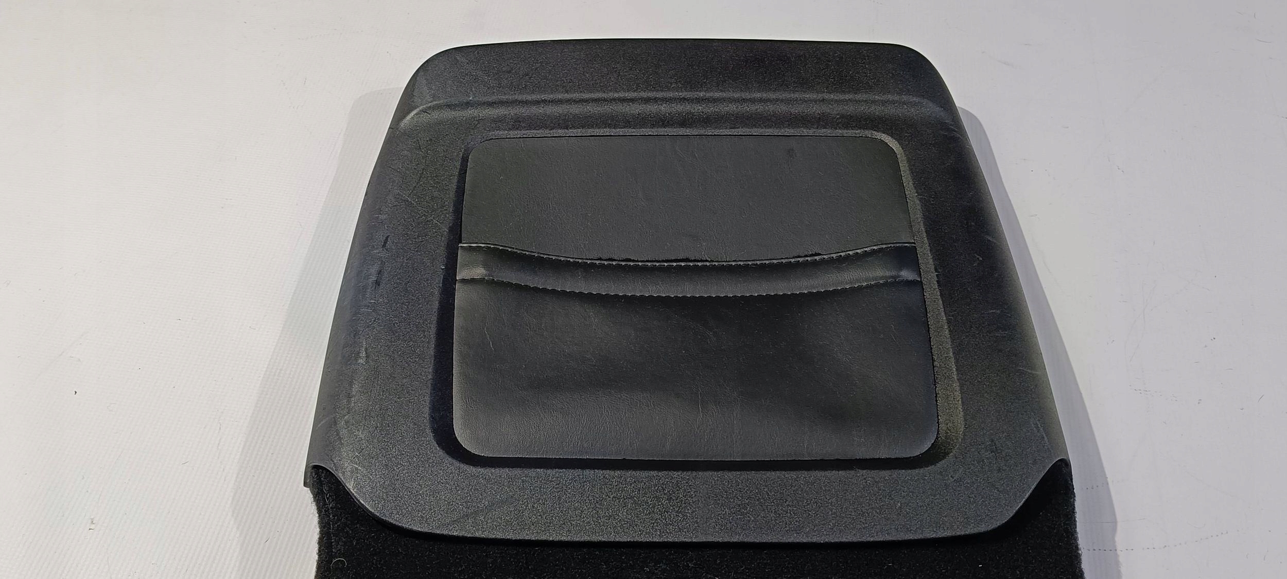 side rear part panel cover seat driver´s left Dodge Challenger 2015