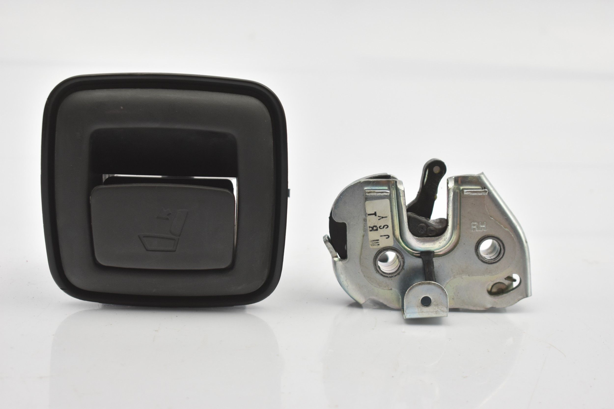 89326-G4000 - Замок сиденья правый задний HYUNDAI i30 III 16-