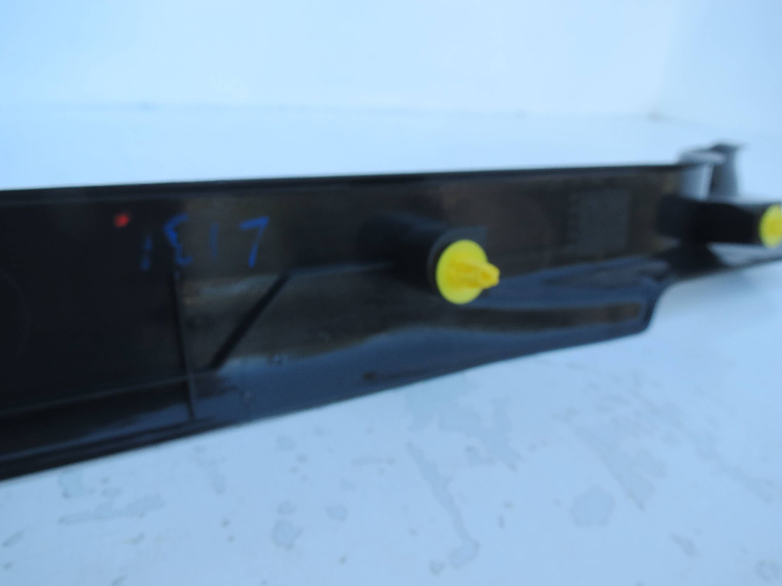 cover cap of the threshold front left VOLVO XC70 II AWD 2.4D 185KM 2000-2007r