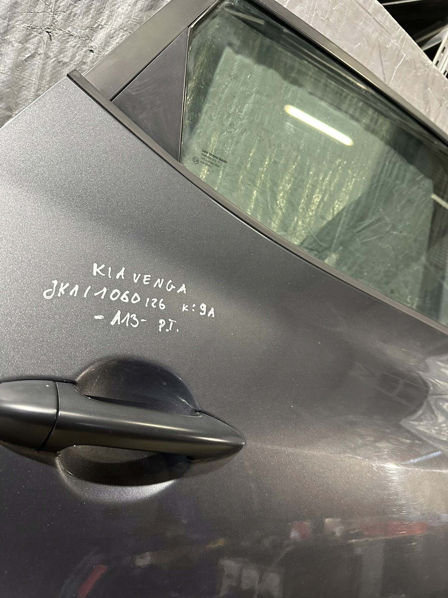 door right rear part KIA VENGA 9A