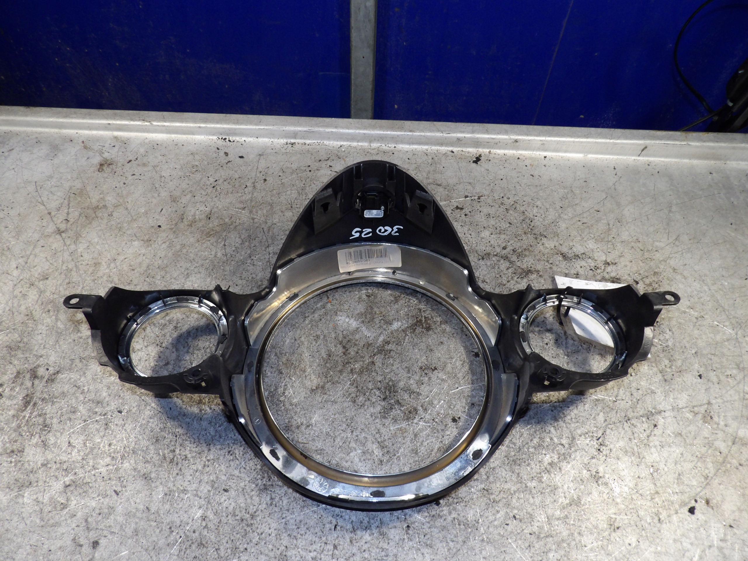 Mini Cooper II instrument panel frame RG/24051/303
