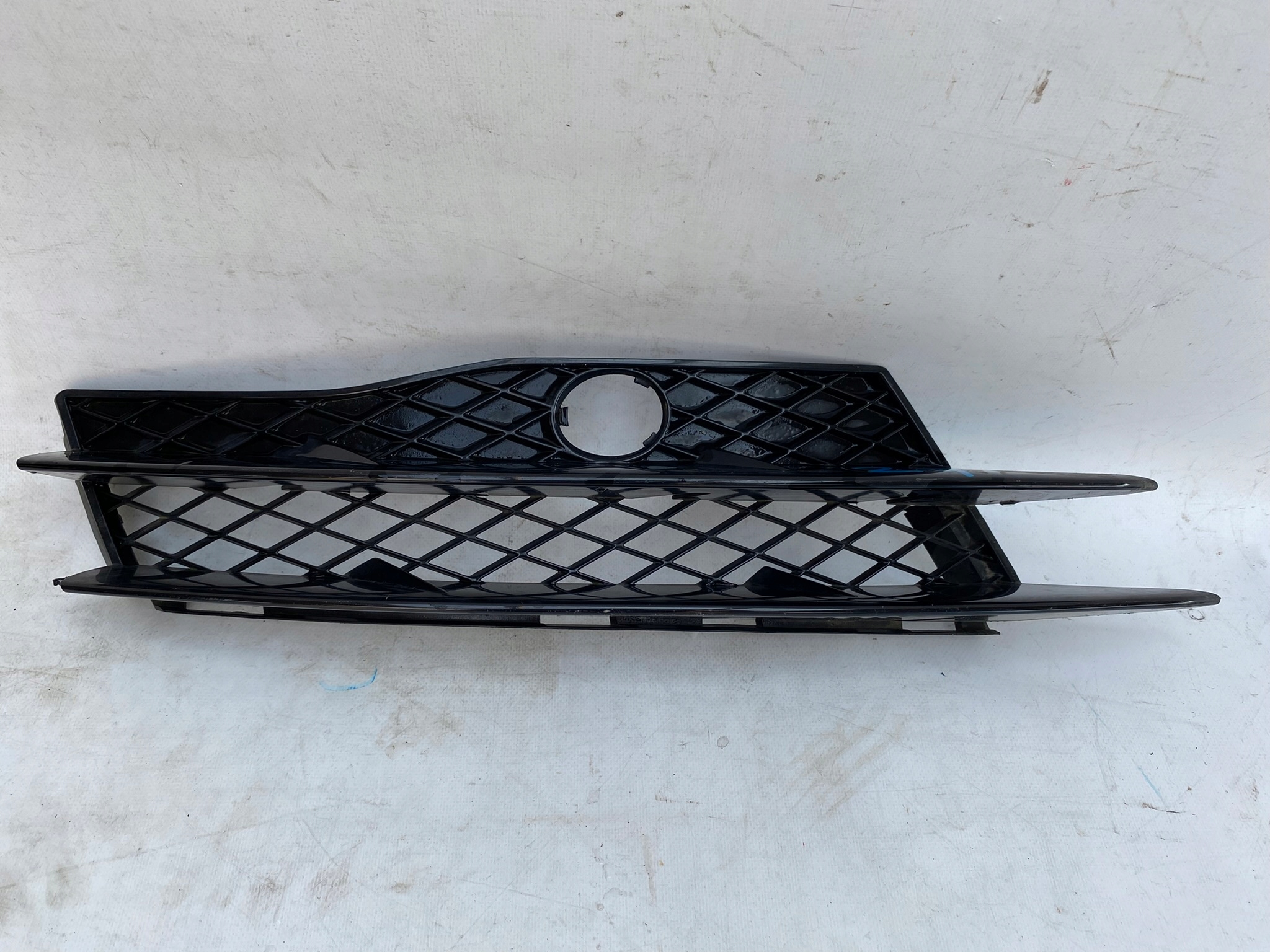 AUDI R8 LIFT 12- grid bumper right front 420807682