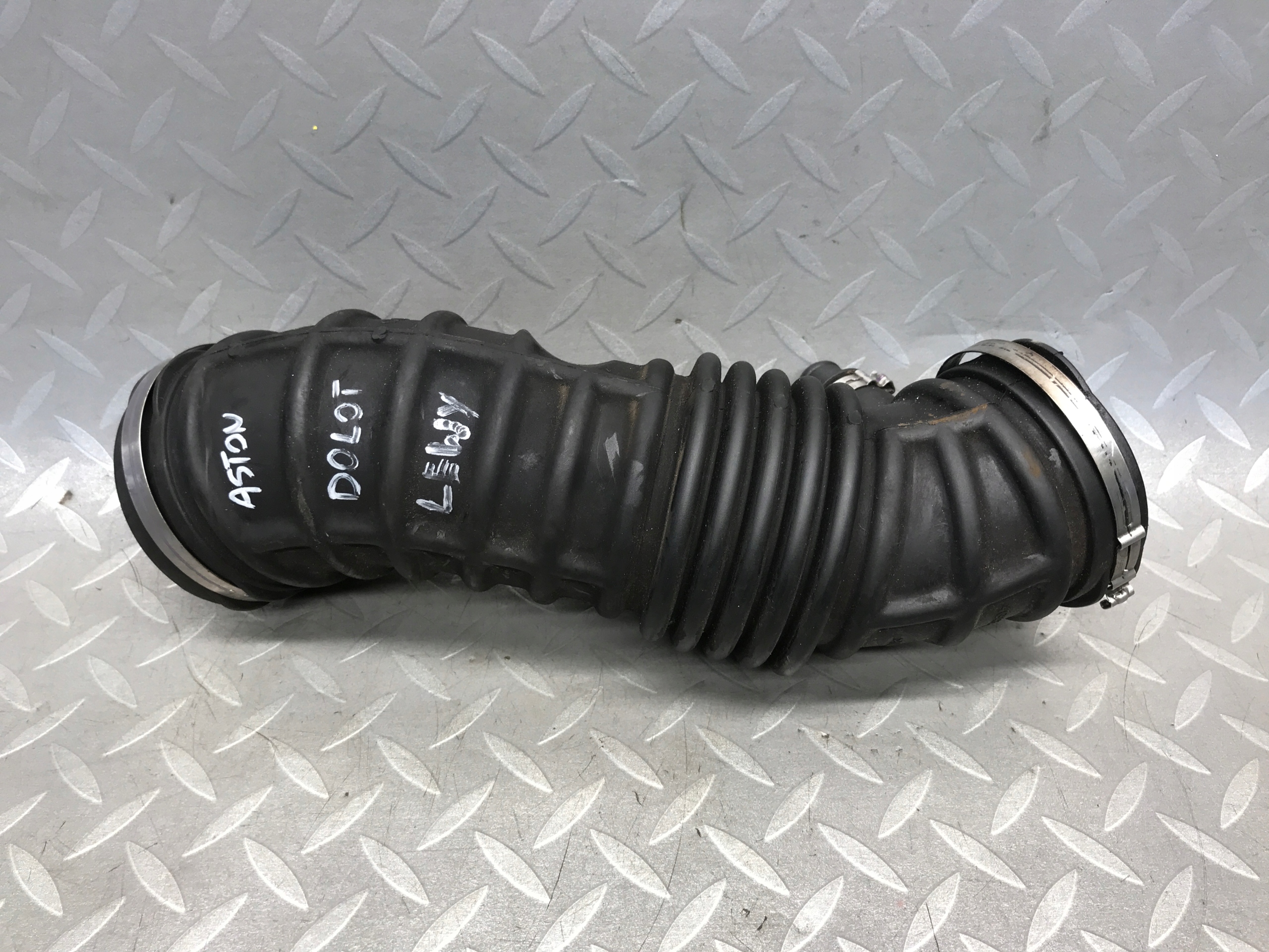 4G43-9C623-DC - ASTON MARTIN DB9 5.9 ПОВІТРЯНИЙ ШЛАНГ