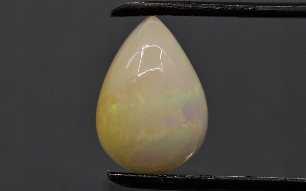 Opál z Etiopie kabošon slza 13,5x9,5 mm