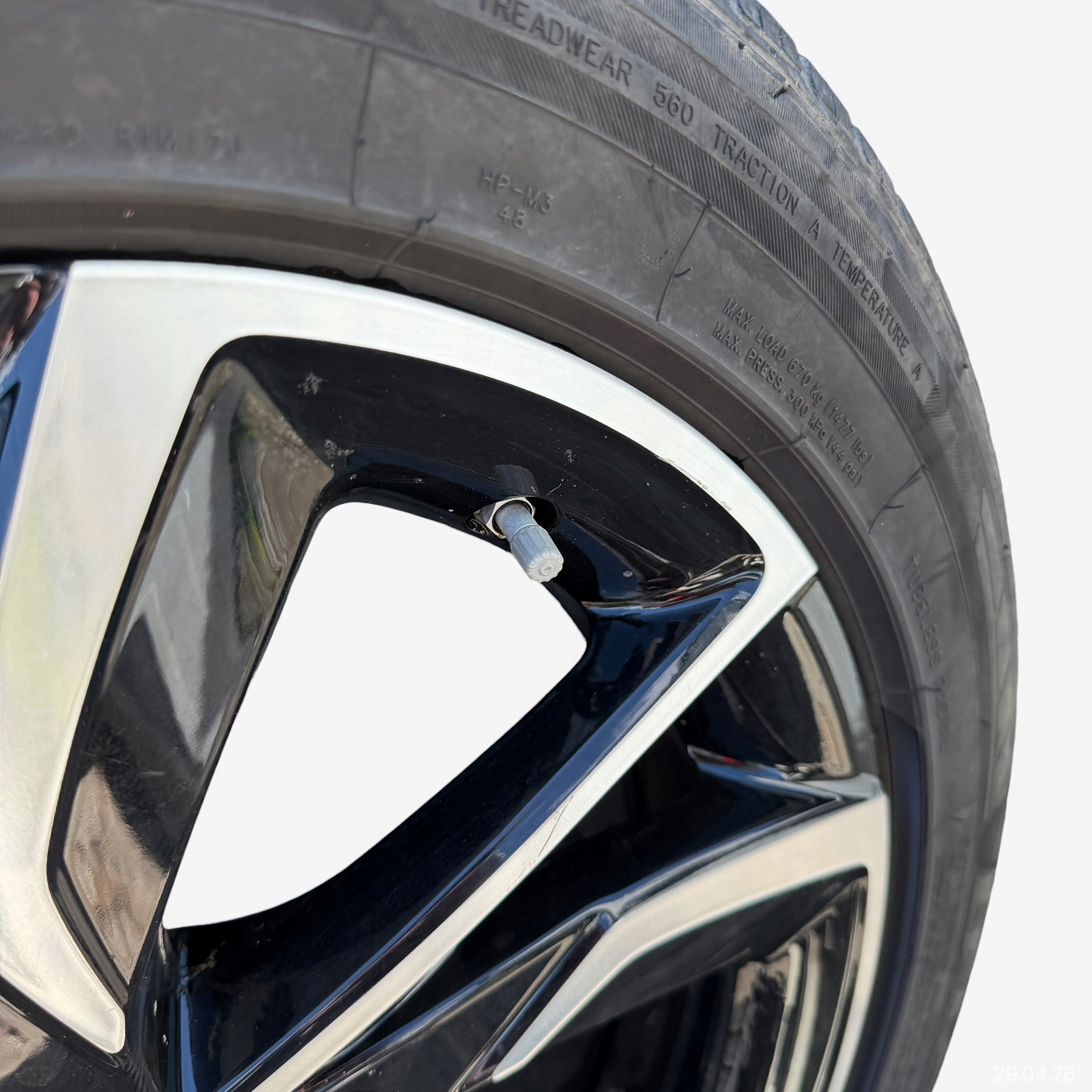 disky kola gumy MG ZS MAXXIS 215/55/17" 3MM letne M+S