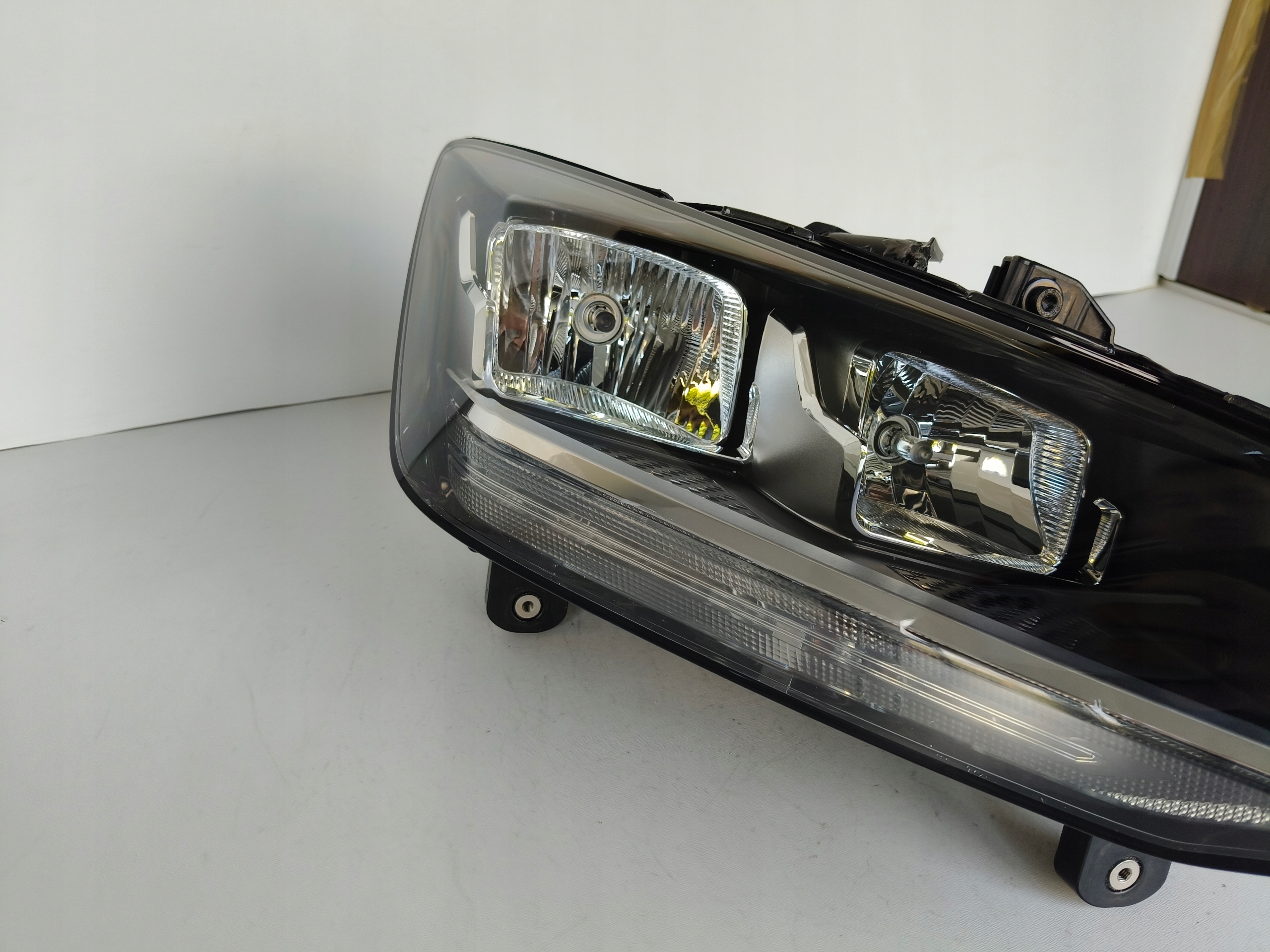 light right REFLEKTOR AUDI Q2 81A 16