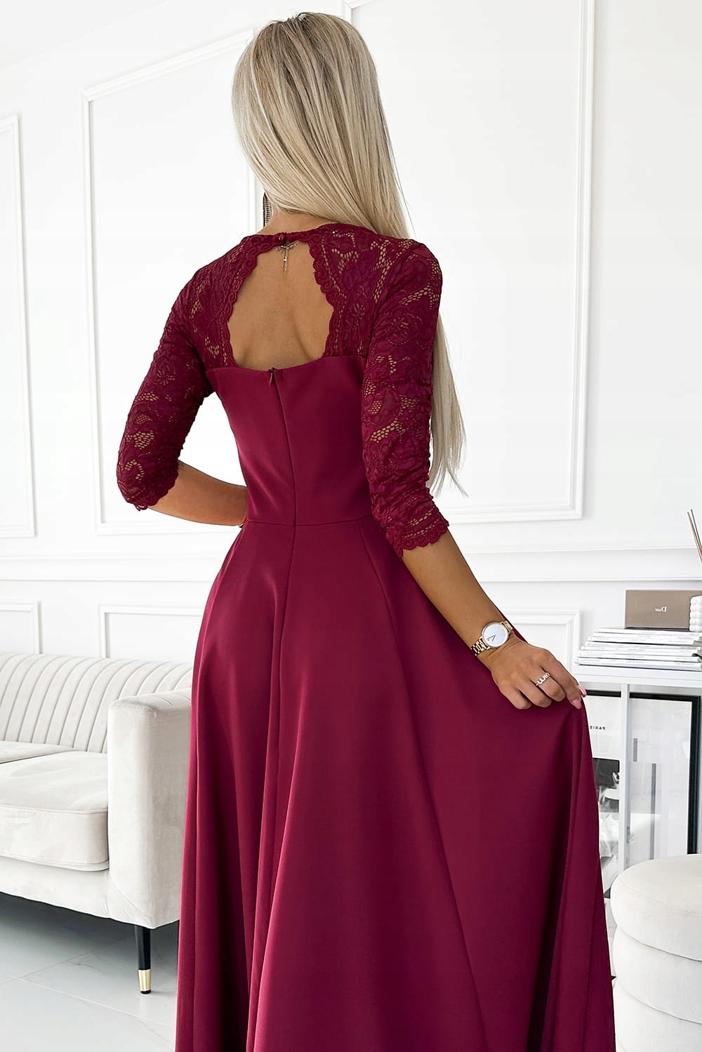 AMBER elegancka długa suknia maxi z koronkowym dekoltem BORDOWA - S Odcień bordowy