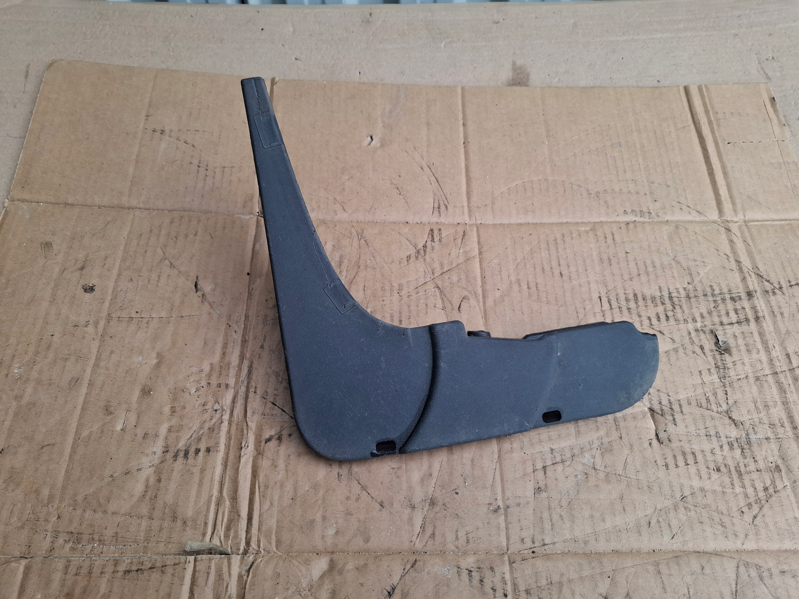 mudguard flap right front BENTLEY BENTAYGA 17r