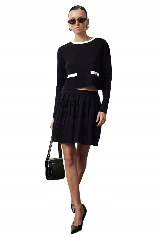 Trendyol Černý Dámský Komplet S Plisovanou Sukní A Knoflíky, Velikost 5EA