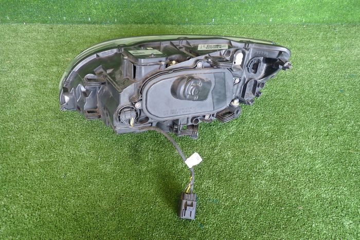 VOLVO V60 S60 XENON LIFT 13- reflektor right light right