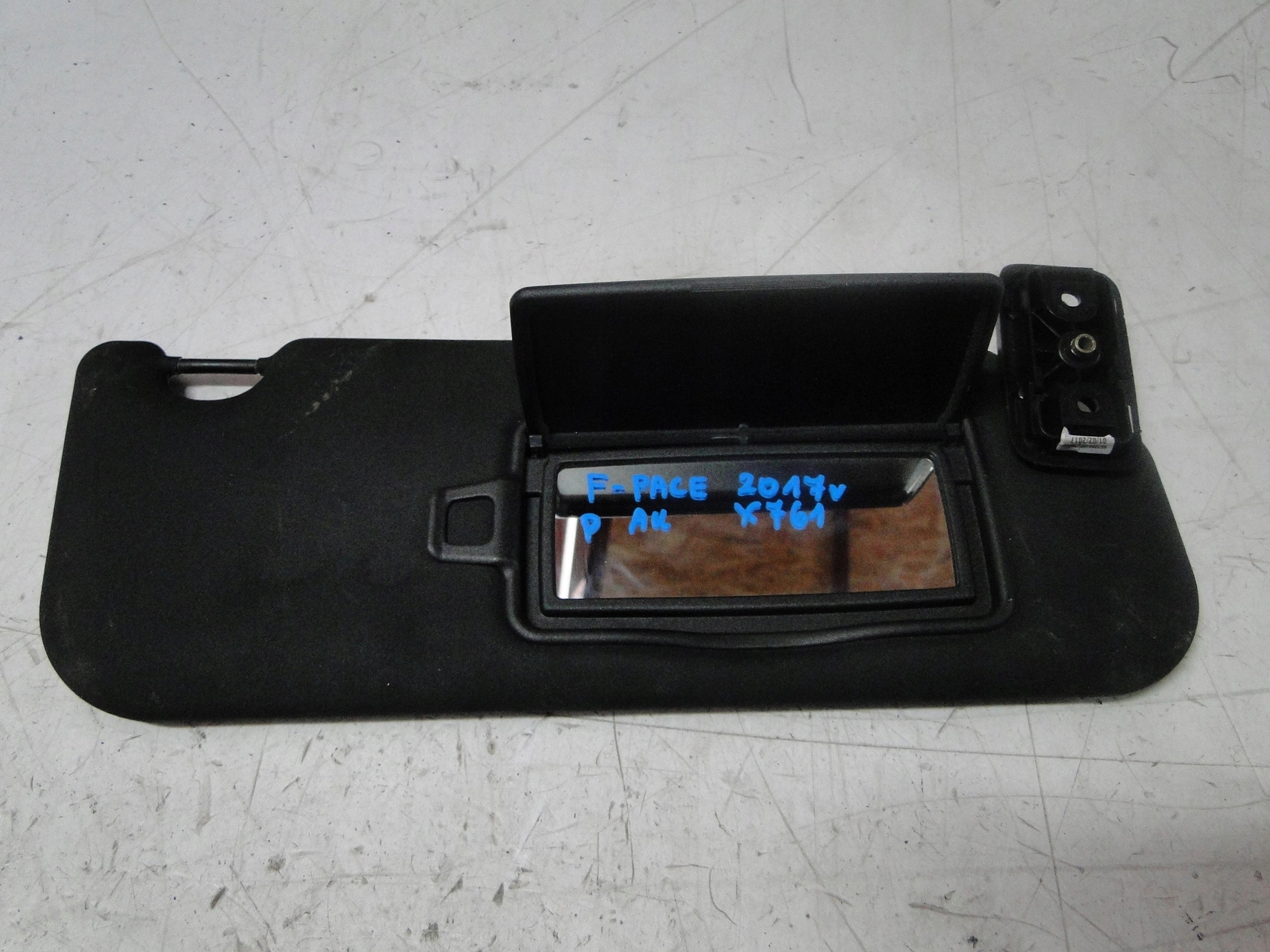 OSŁONA DASZEK SŁONECZNIK PRAWY JAGUAR F-PACE X761 Typ samochodu Samochody osobowe