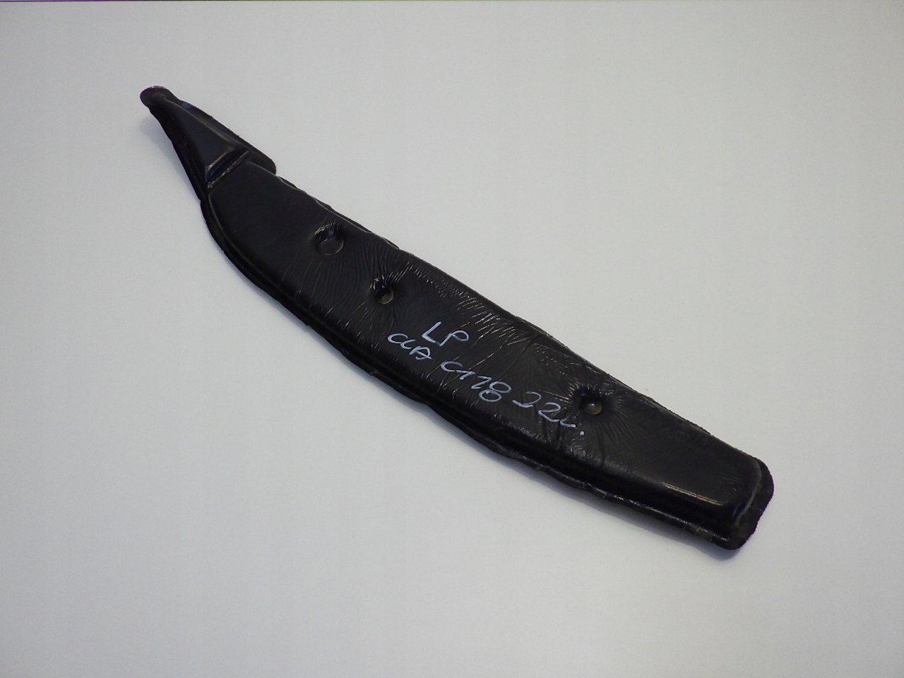 CLA II W118 2022 WYGŁUSZENIE BŁOTNIKA PRZÓD LEWE