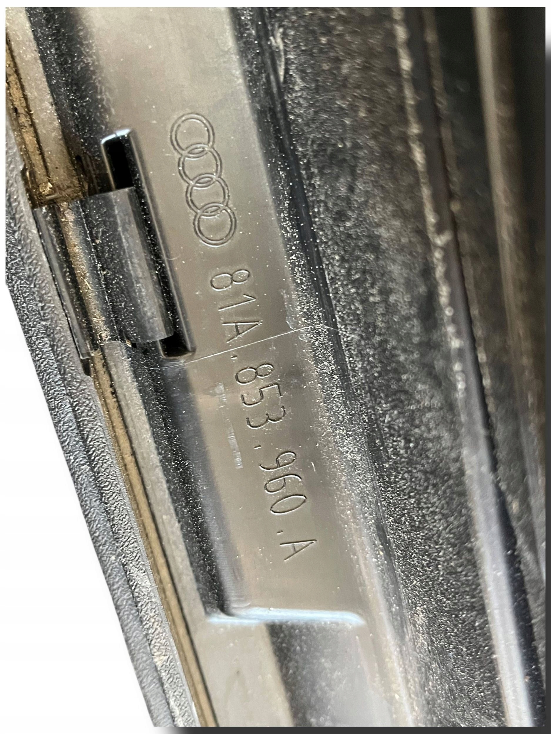 AUDI Q2 2017- moulding door right front 81A853960A !J