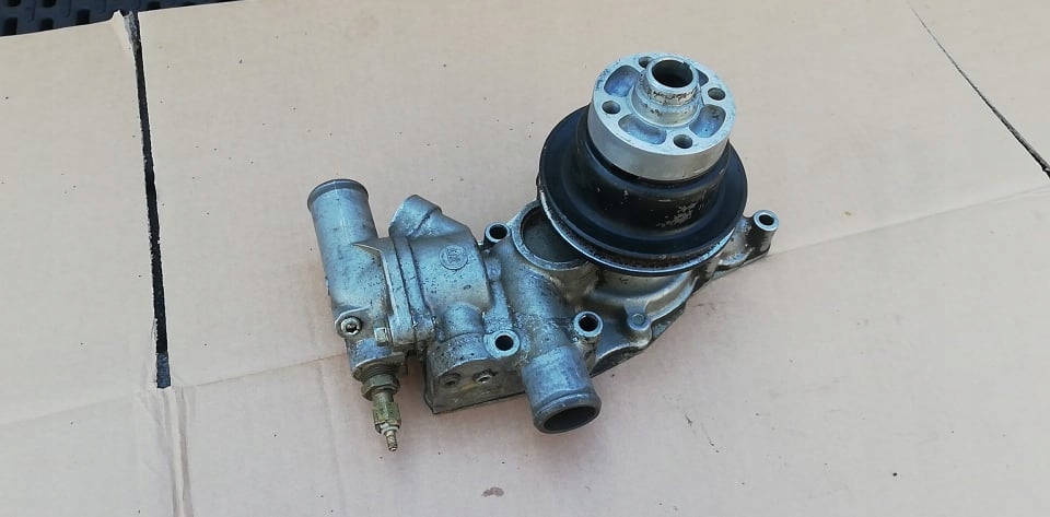 Водяной насос Isuzu 4le2