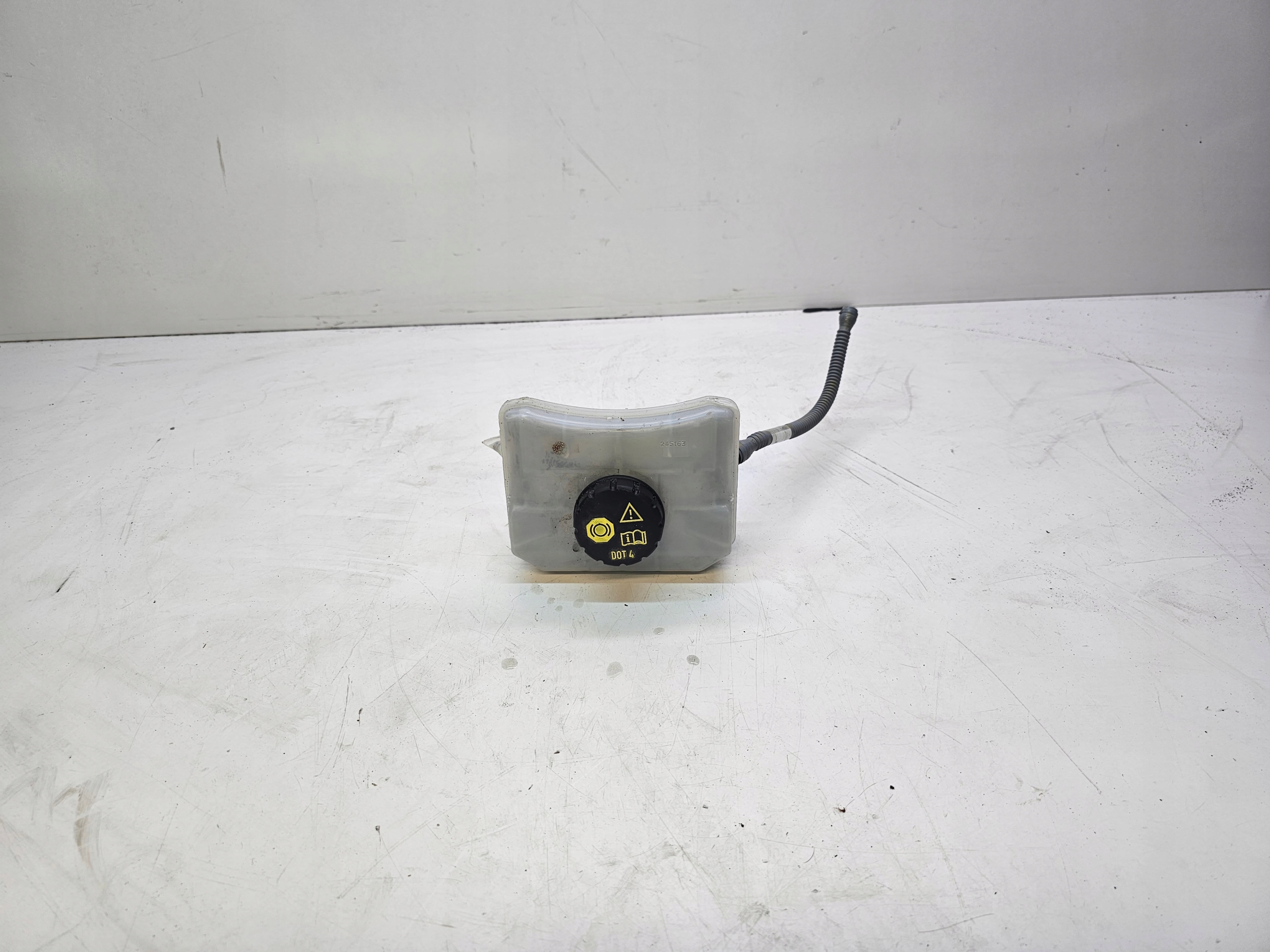Behälter des Gasses Brems- AUDI Q7 A4 B9 A5 8W0611301