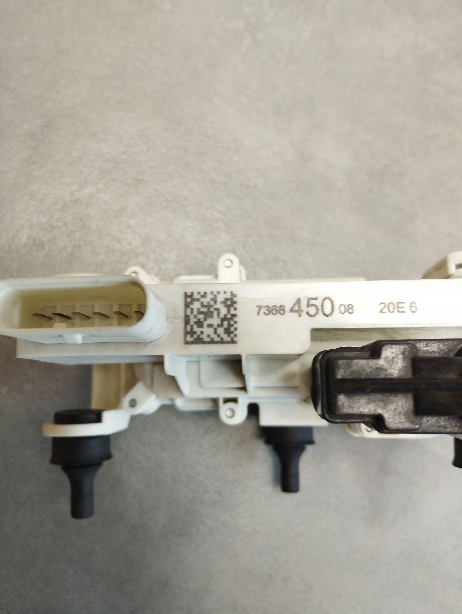 BMW 7 G11 DOCIAG of a lock right front 7368450