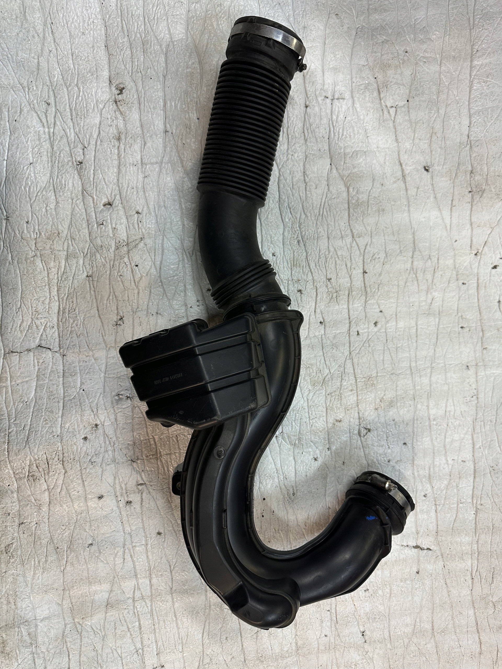 TRAFIC TALENTO VIVARO b 165755972R труба патрубок интеркулера