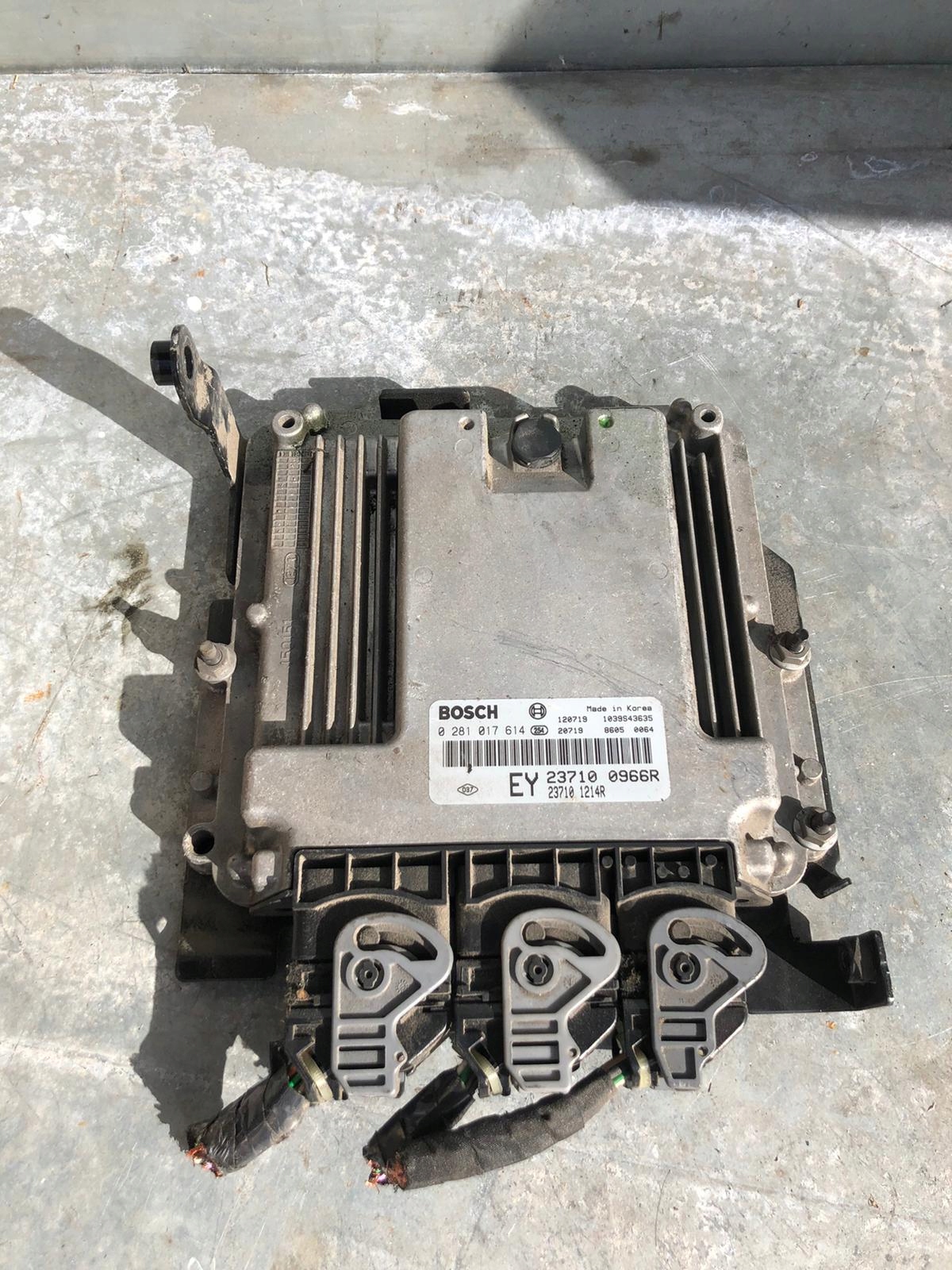 control unit of the engine LATITUDE 2.0 DCI 237100966R