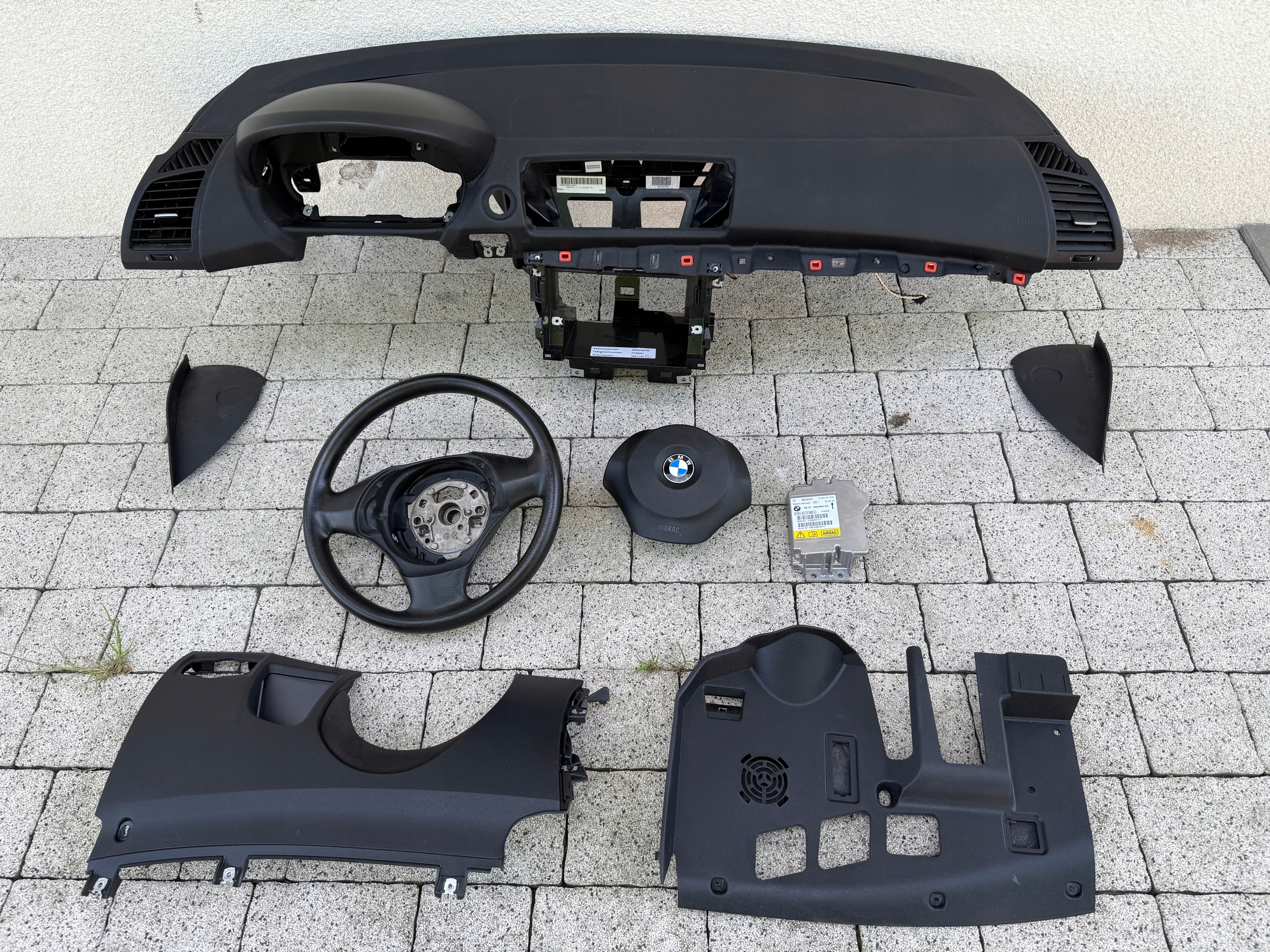 BMW 1 E81 E82 E87 E88 Armaturenbrett Konsole cockpit EUROPA