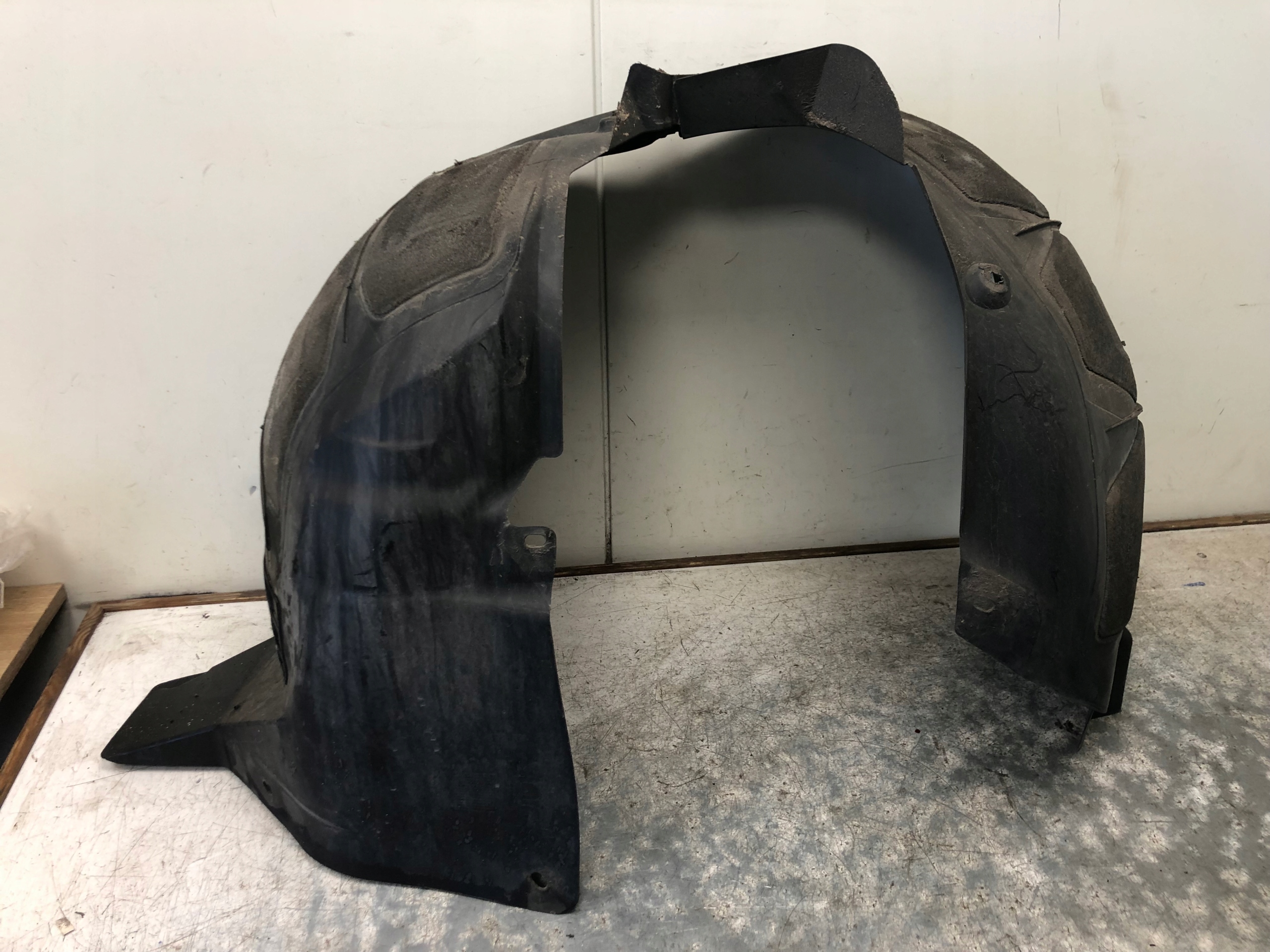 mudguard right front OPEL ZAFIRA C 13301576