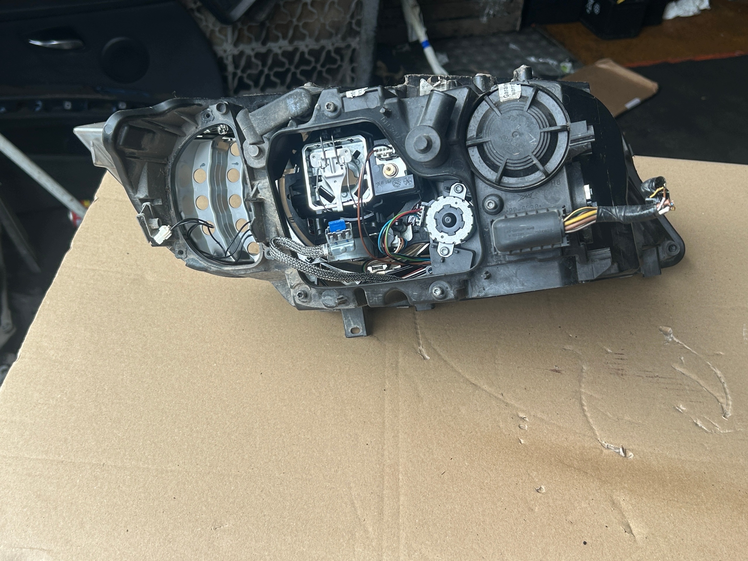BMW E90 LCI light XENON DYNAMIC left front 7202589