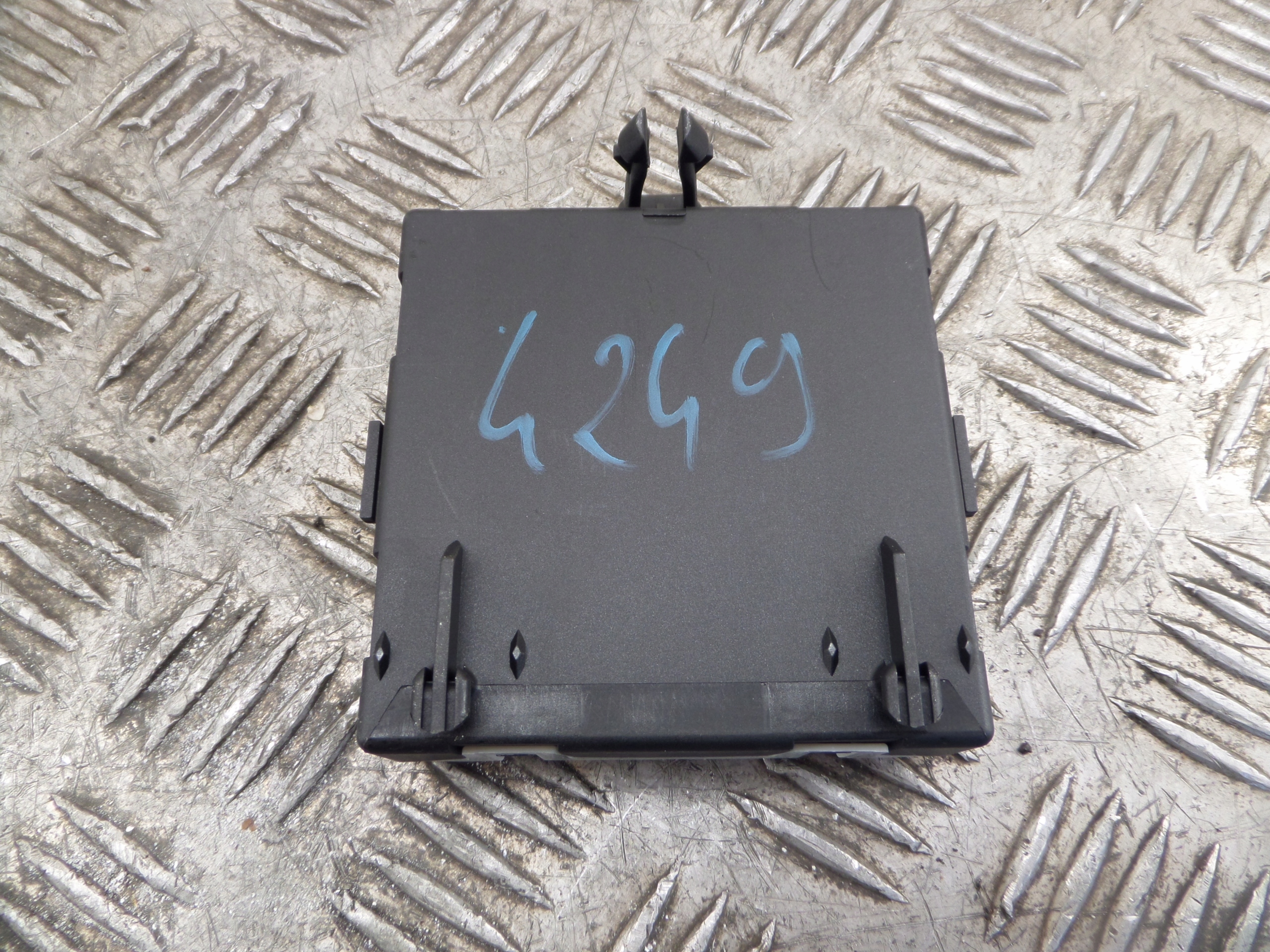 MERCEDES C-KLASA W205 module control unit door rear right A2229002112