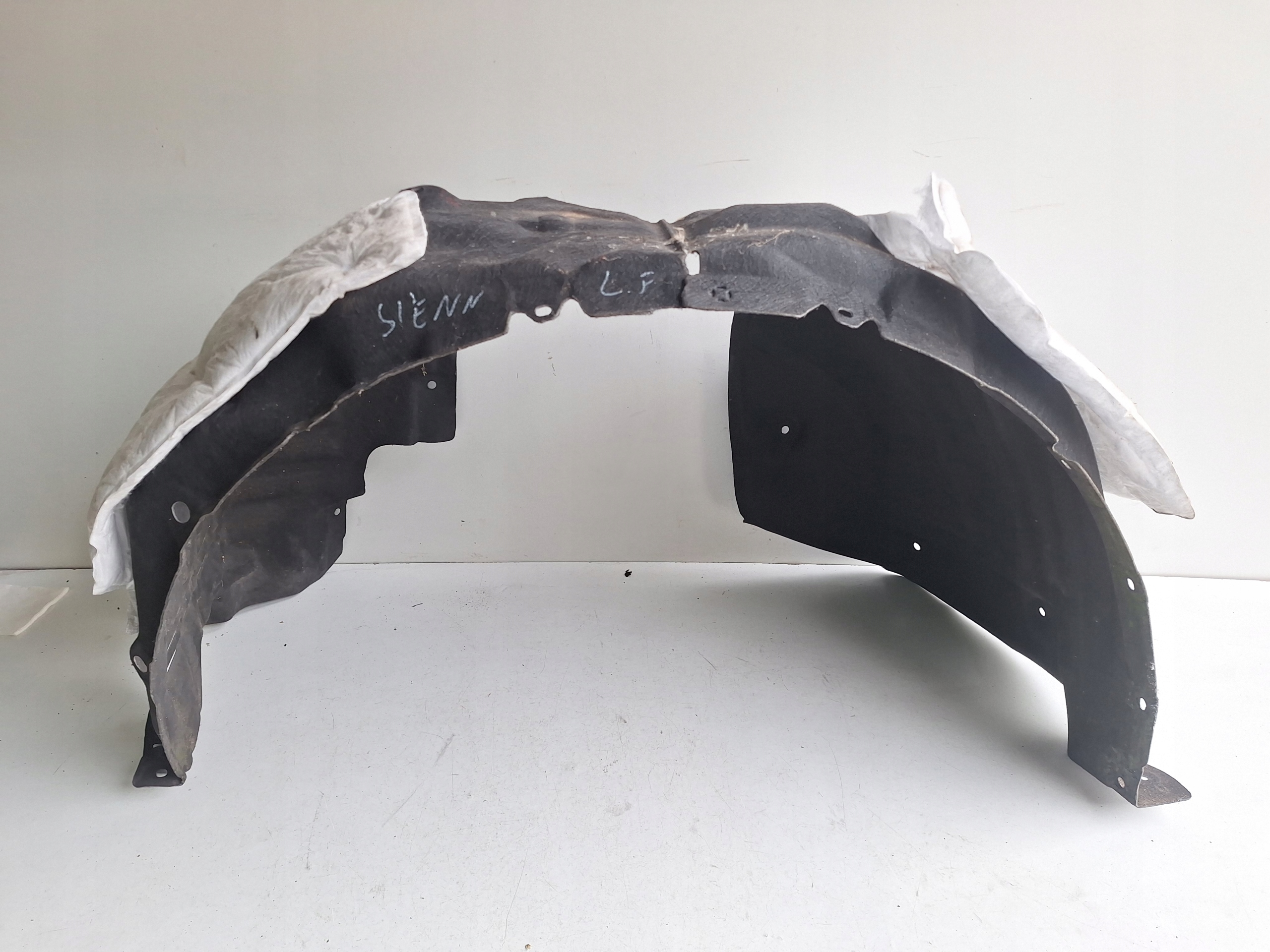 TOYOTA SIENNA IV 2022-> mudguard front left