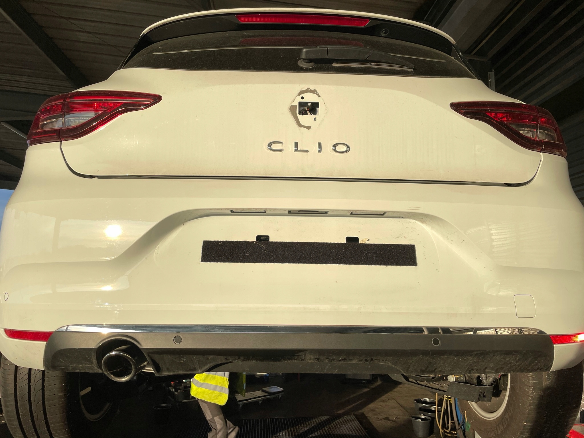 RENAULT CLIO V BUMPER REAR REAR PART 6 PDC BIALY OV369