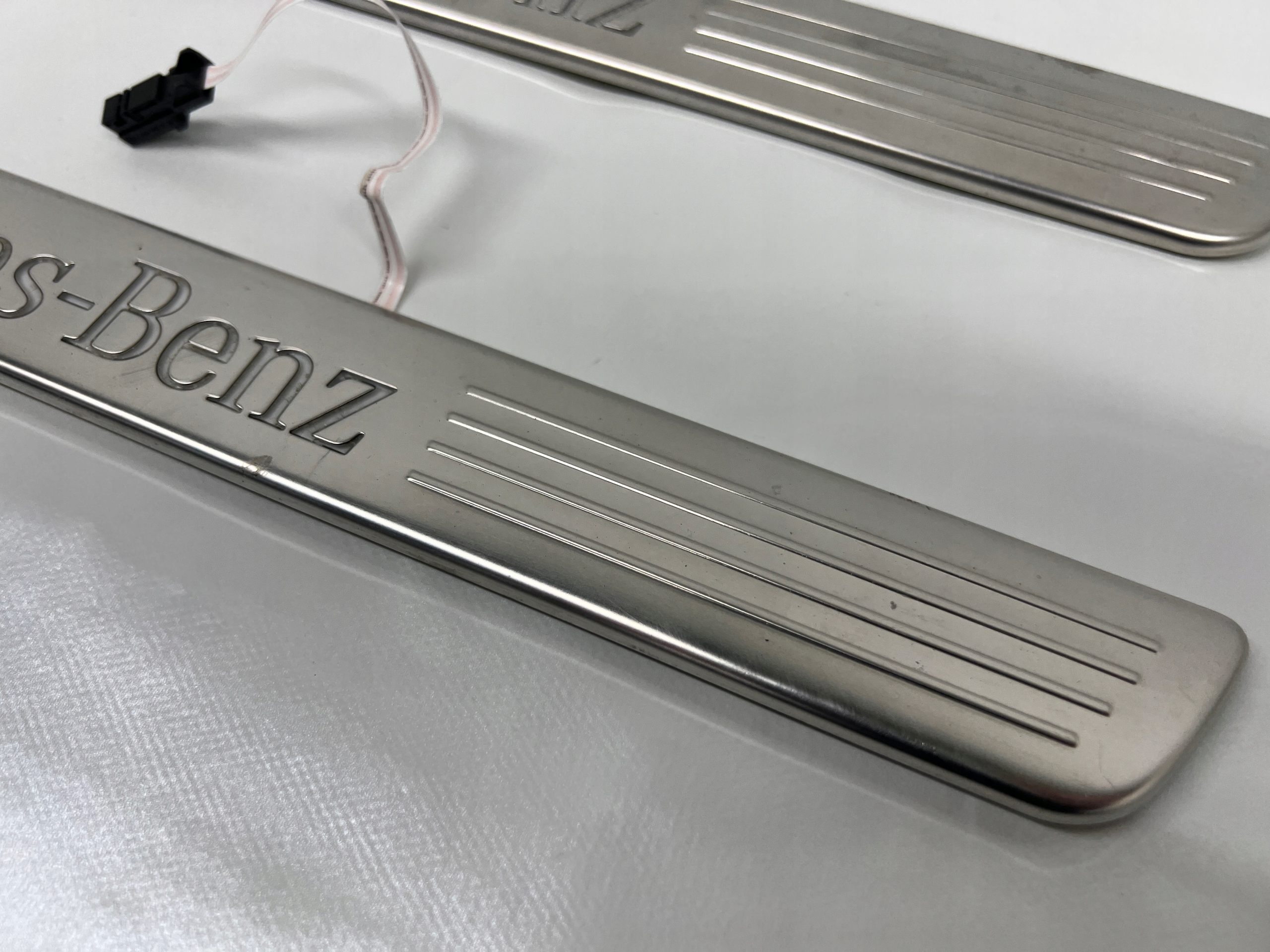 Mercedes-Benz CLA 180D X117 moulding threshold left right