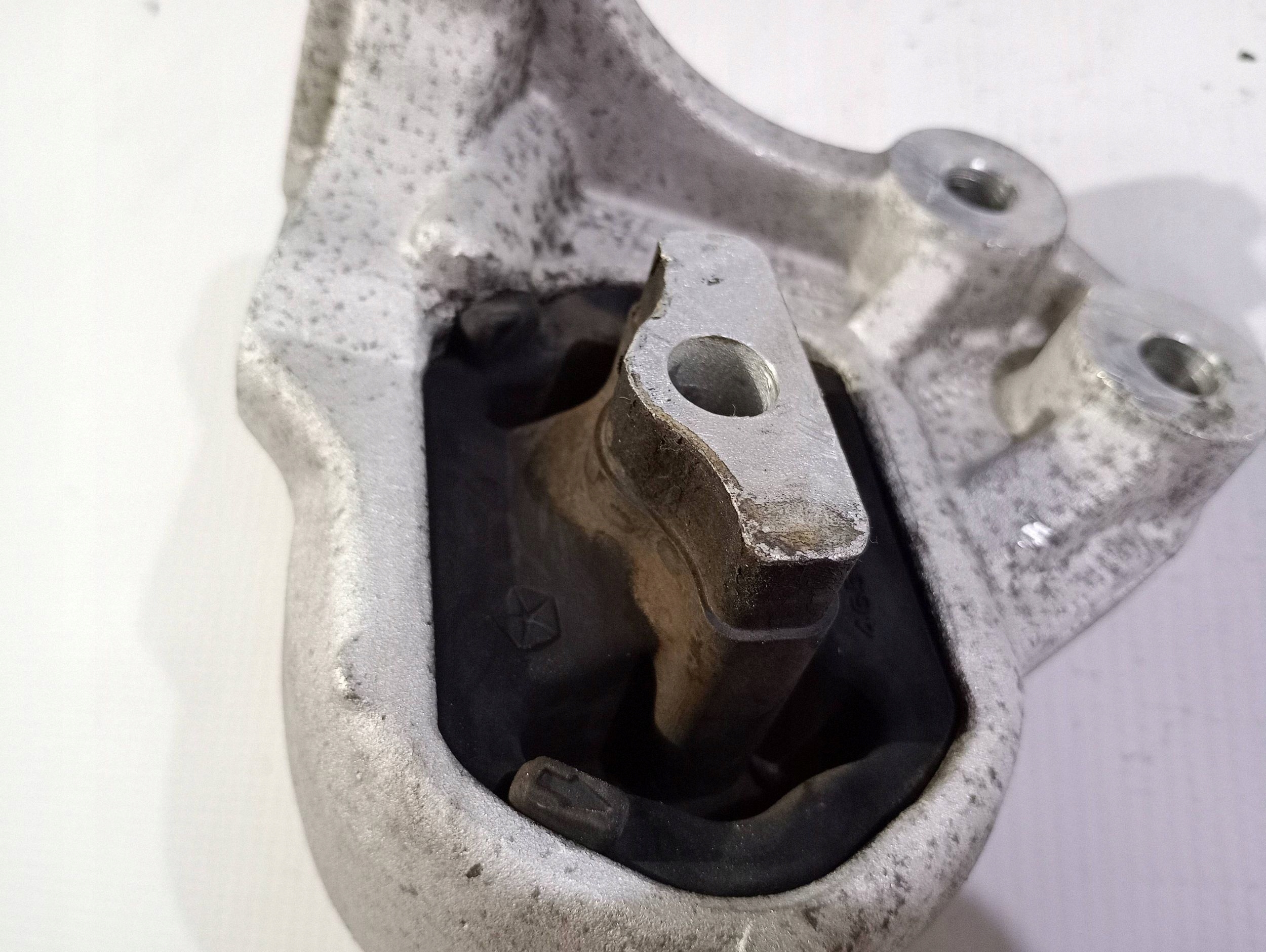 Stütze Halter Halter Motorlager links Dodge RAM 1500 5.7 2019