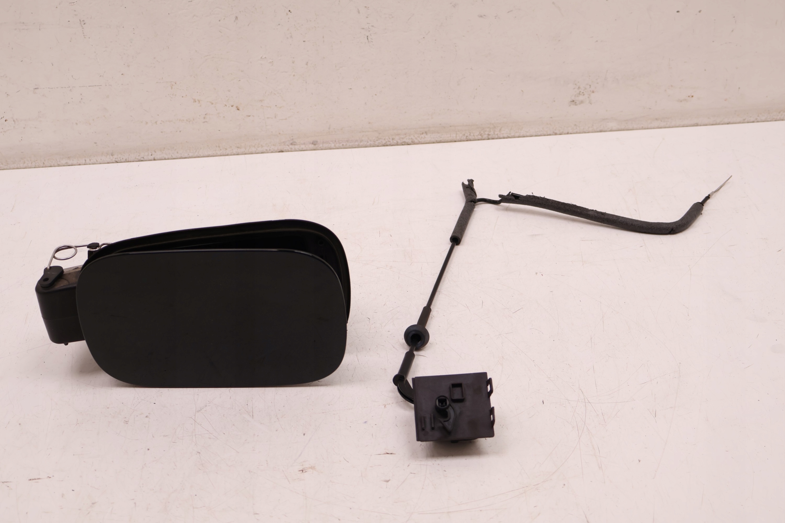 JEEP GRAND CHEROKEE WK2 KLAPKA WLEWU PALIWA PGZ 68148794AH