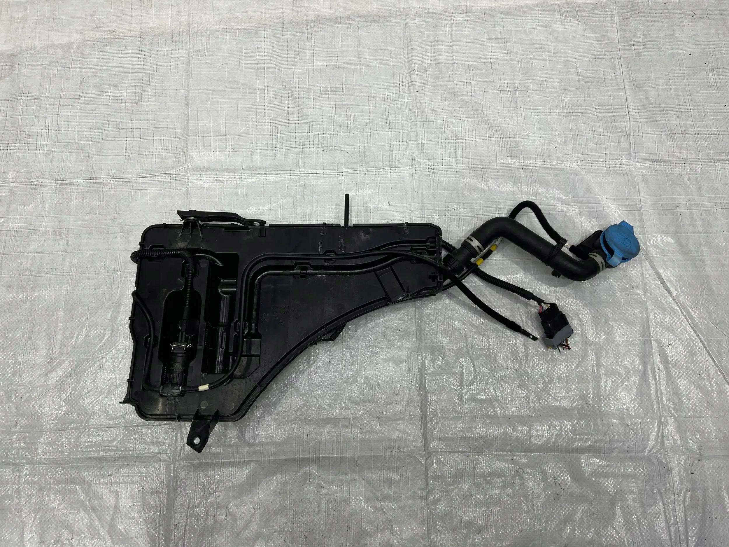 MASERATI ГРЕЧЕСКИЙ БАЧОК ОМЫВАТЕЛЯ