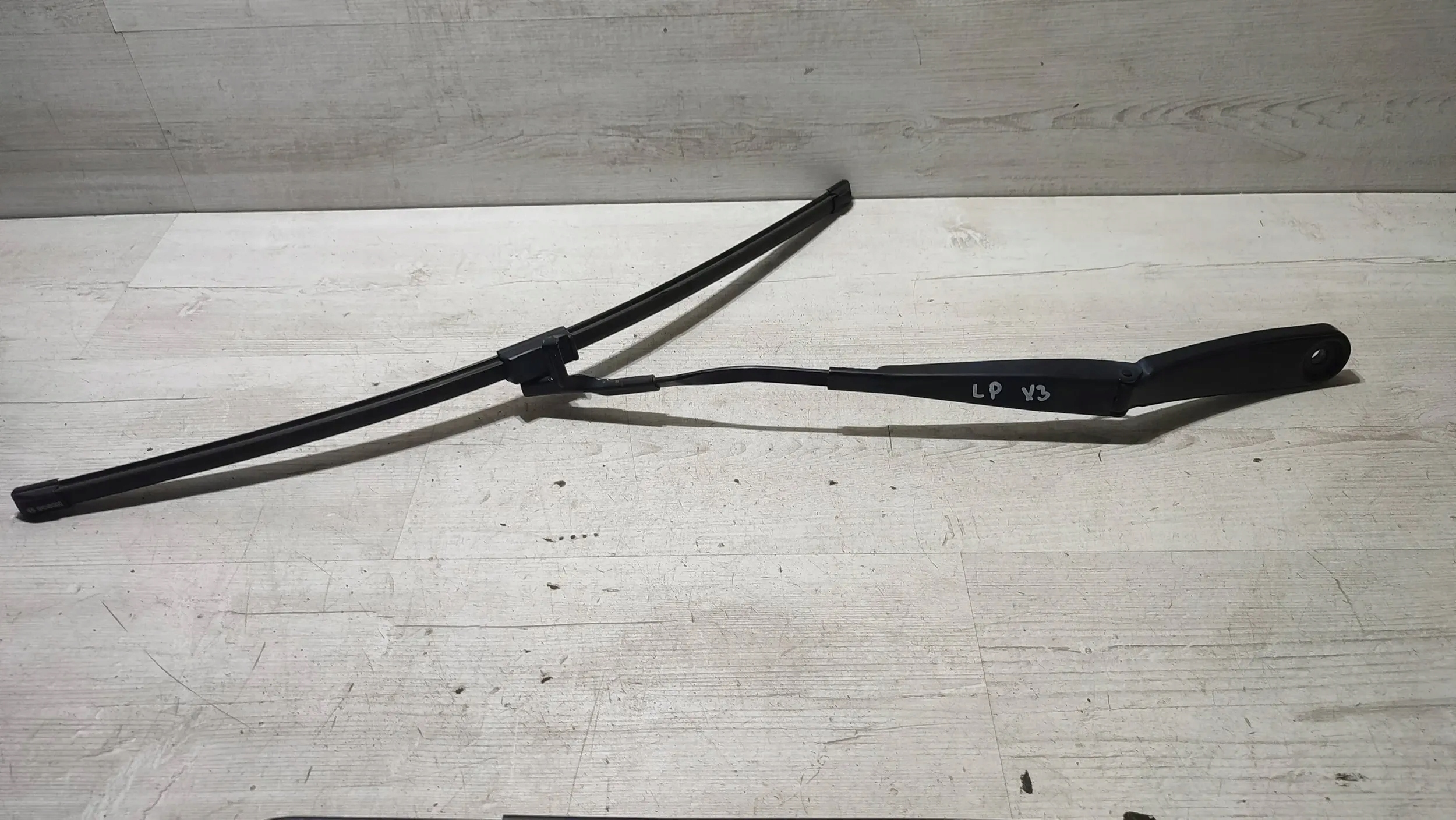 BMW X3 F25 15r 2.0d wiper arm left front
