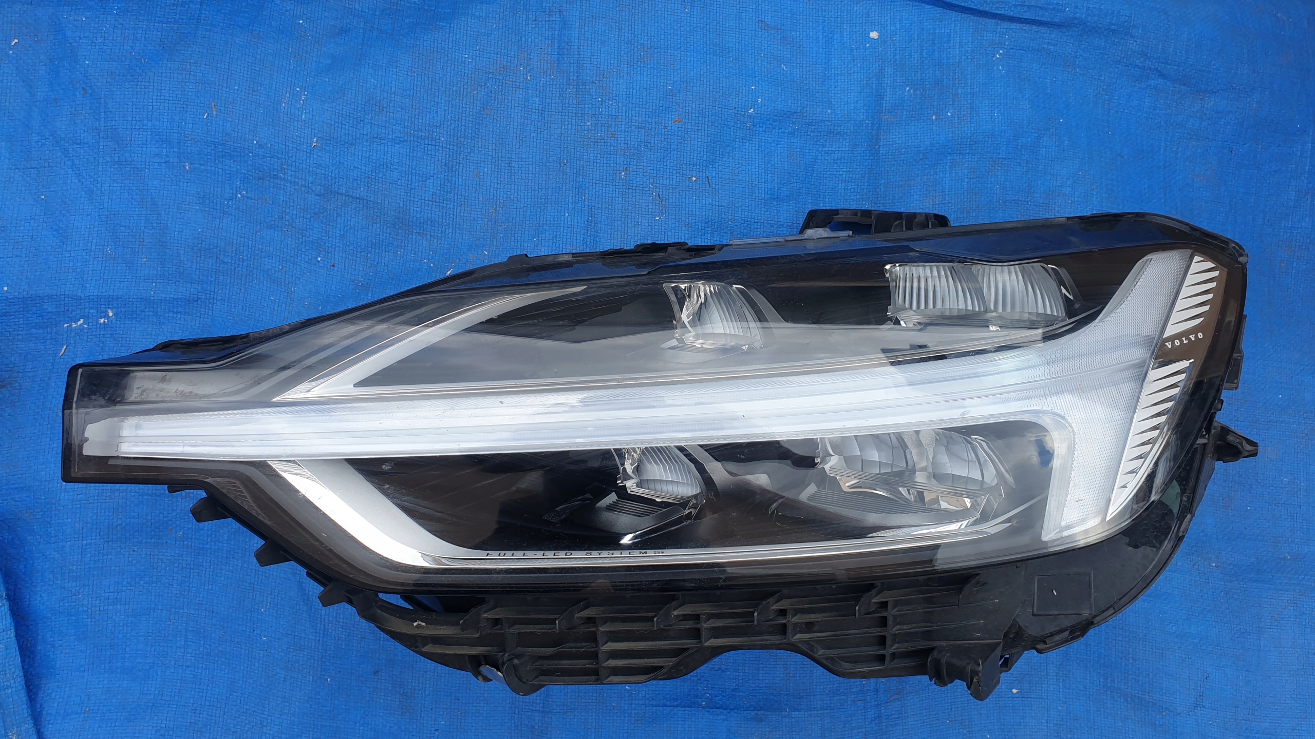 VOLVO XC60 2 II lampa przód przednia LEWA FULL LED 31656614 za 799 zł z