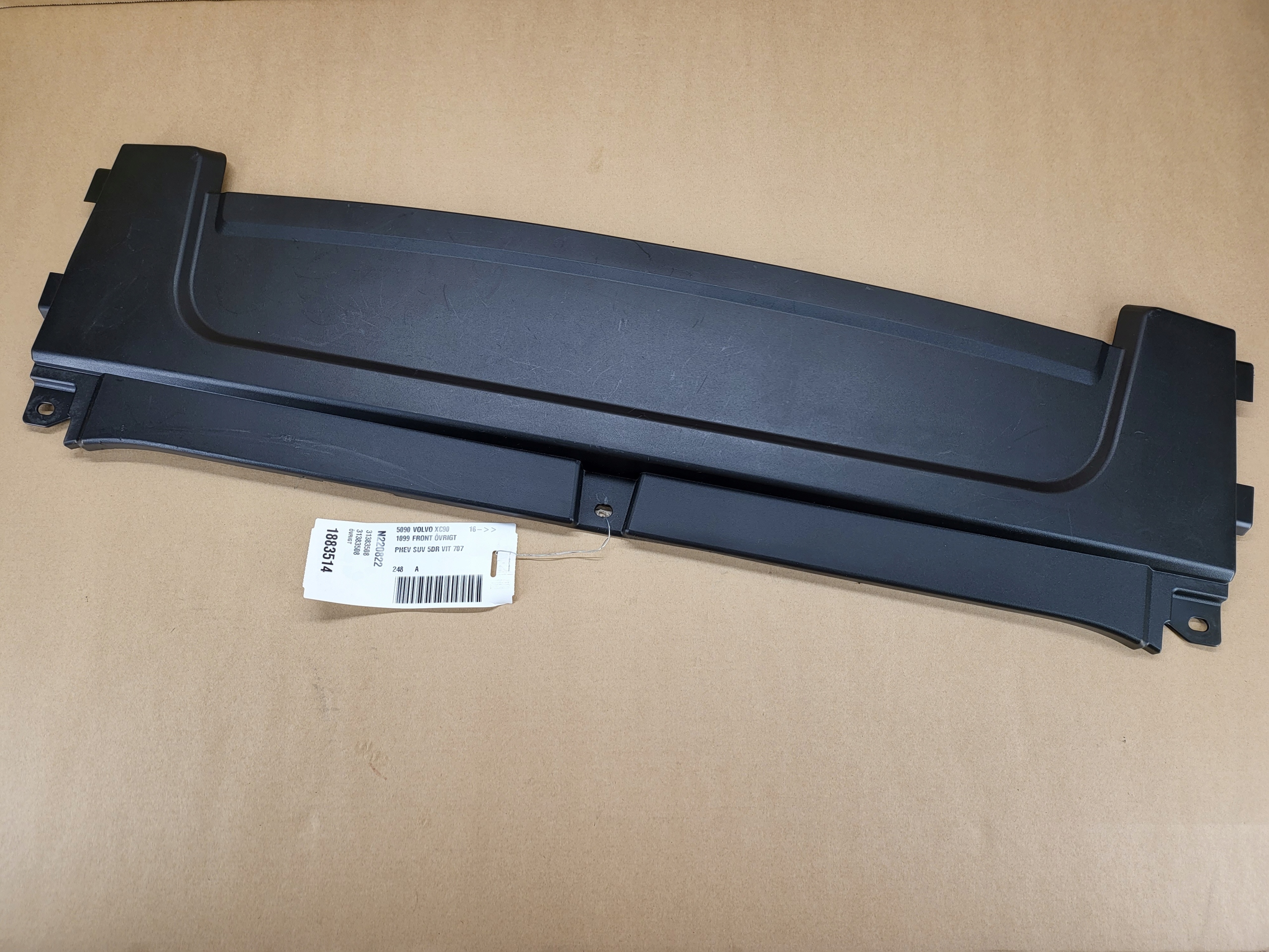 ŚRODKOWA OSŁONA PASA PRZEDNIEGO VOLVO XC90