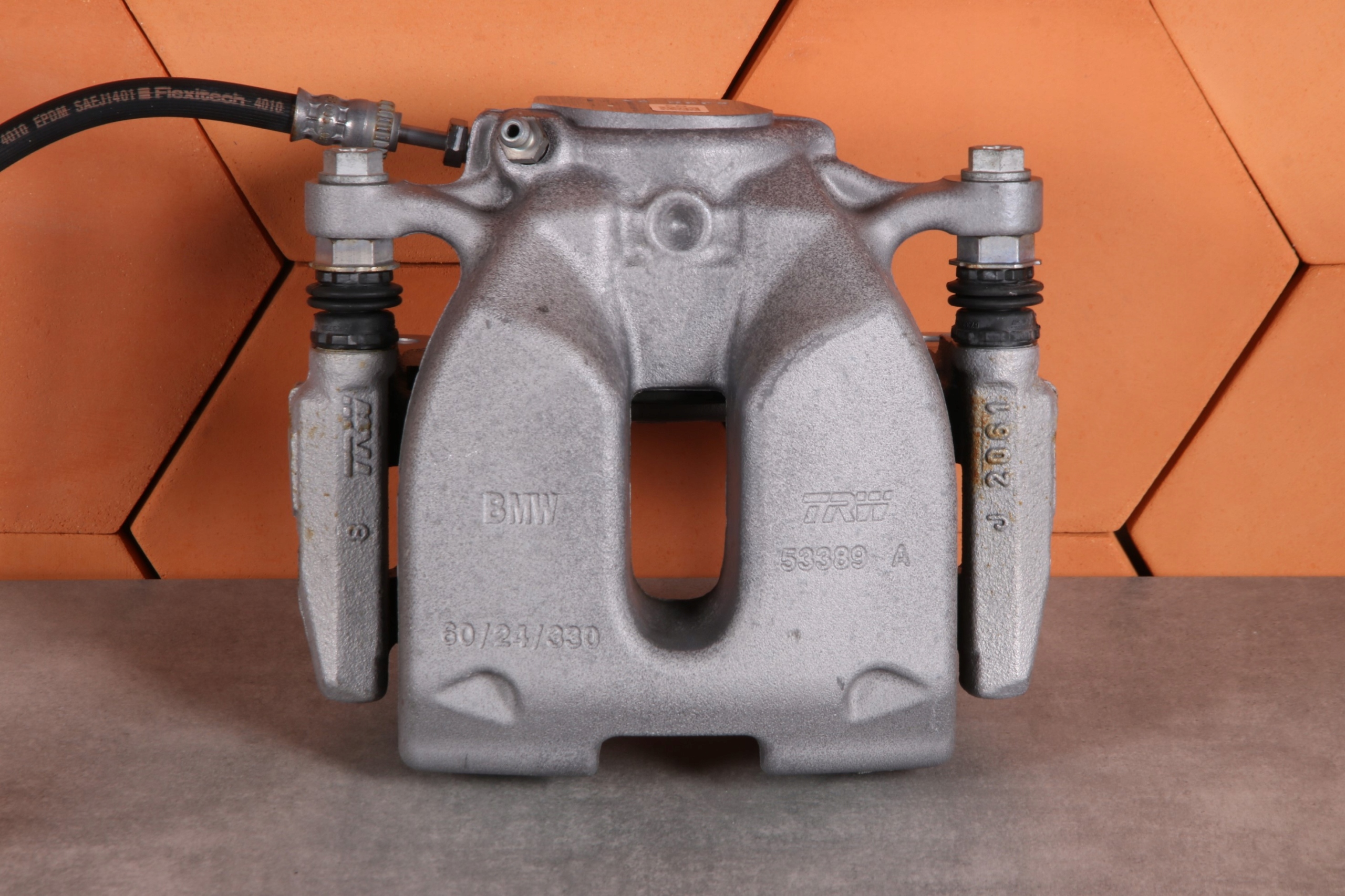 BMW G30 G31 caliper brake left front front 6872799 60/24/330 31 km !!!