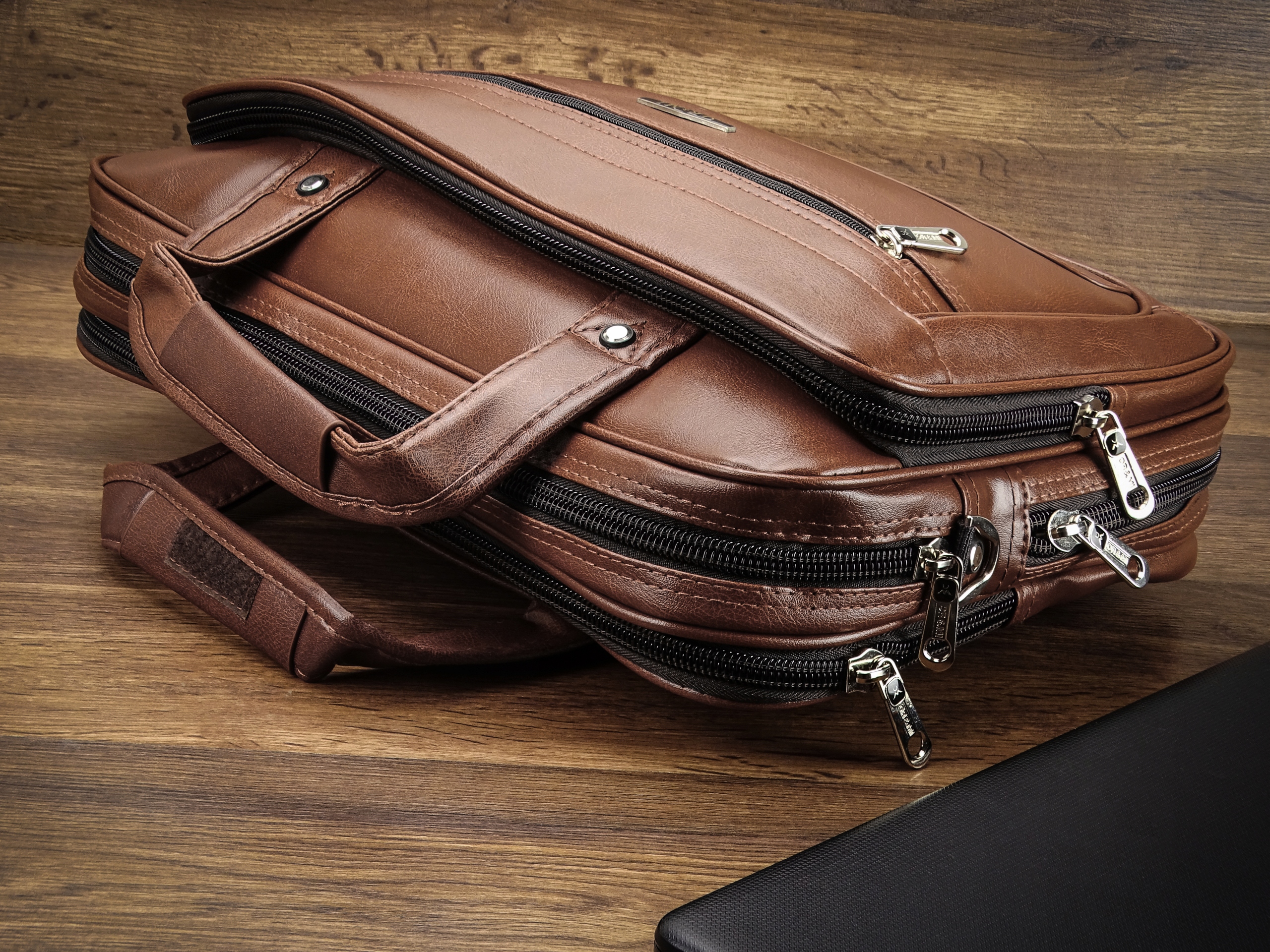 BRĄZOWA TORBA męska OR&MI TECZKA NESESER AKTÓWKA LAPTOP DOKUMENT A4 PAS EKO Rodzaj na laptopa