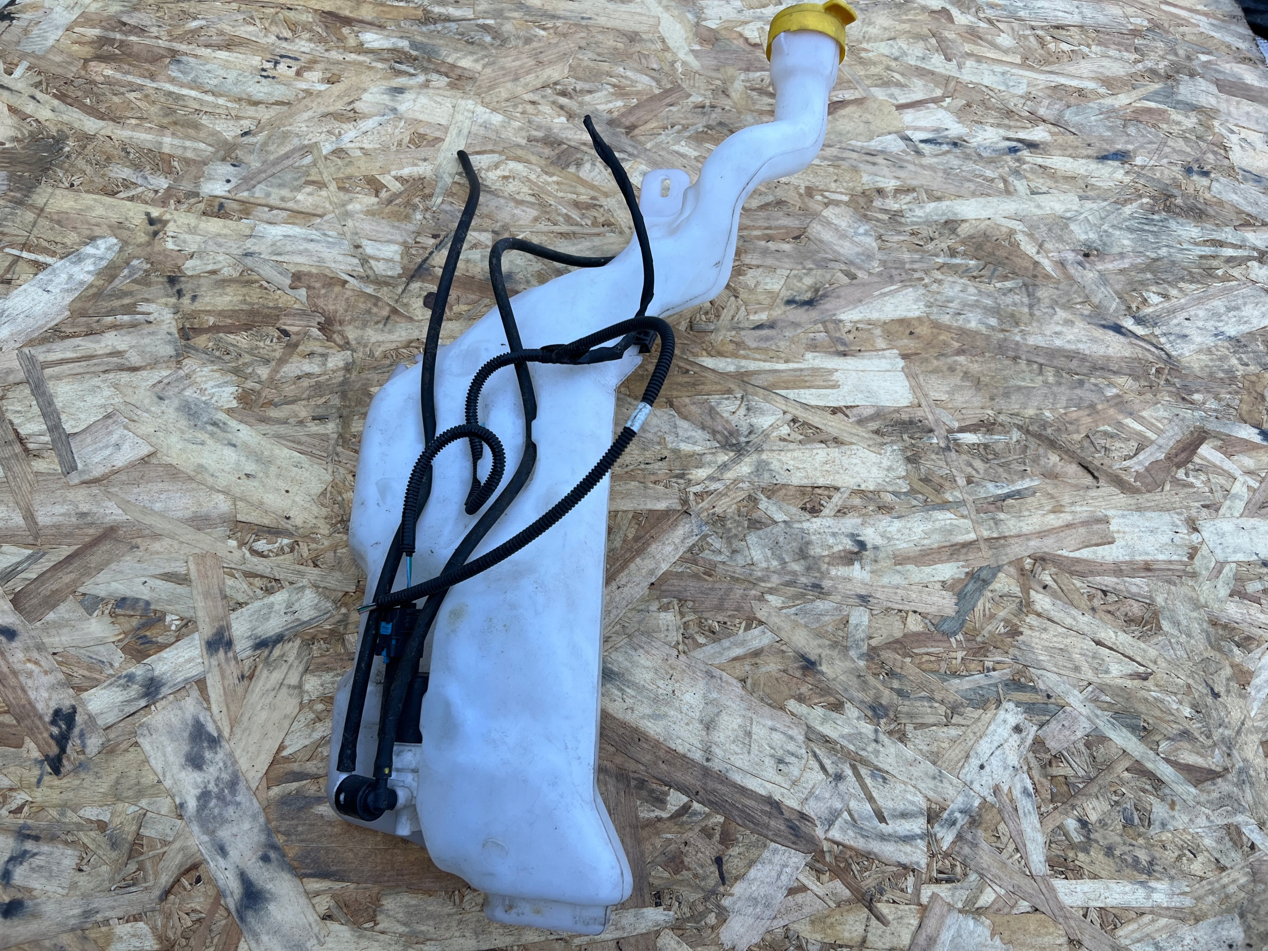 washer fluid tank RENAULT MEGANE IV